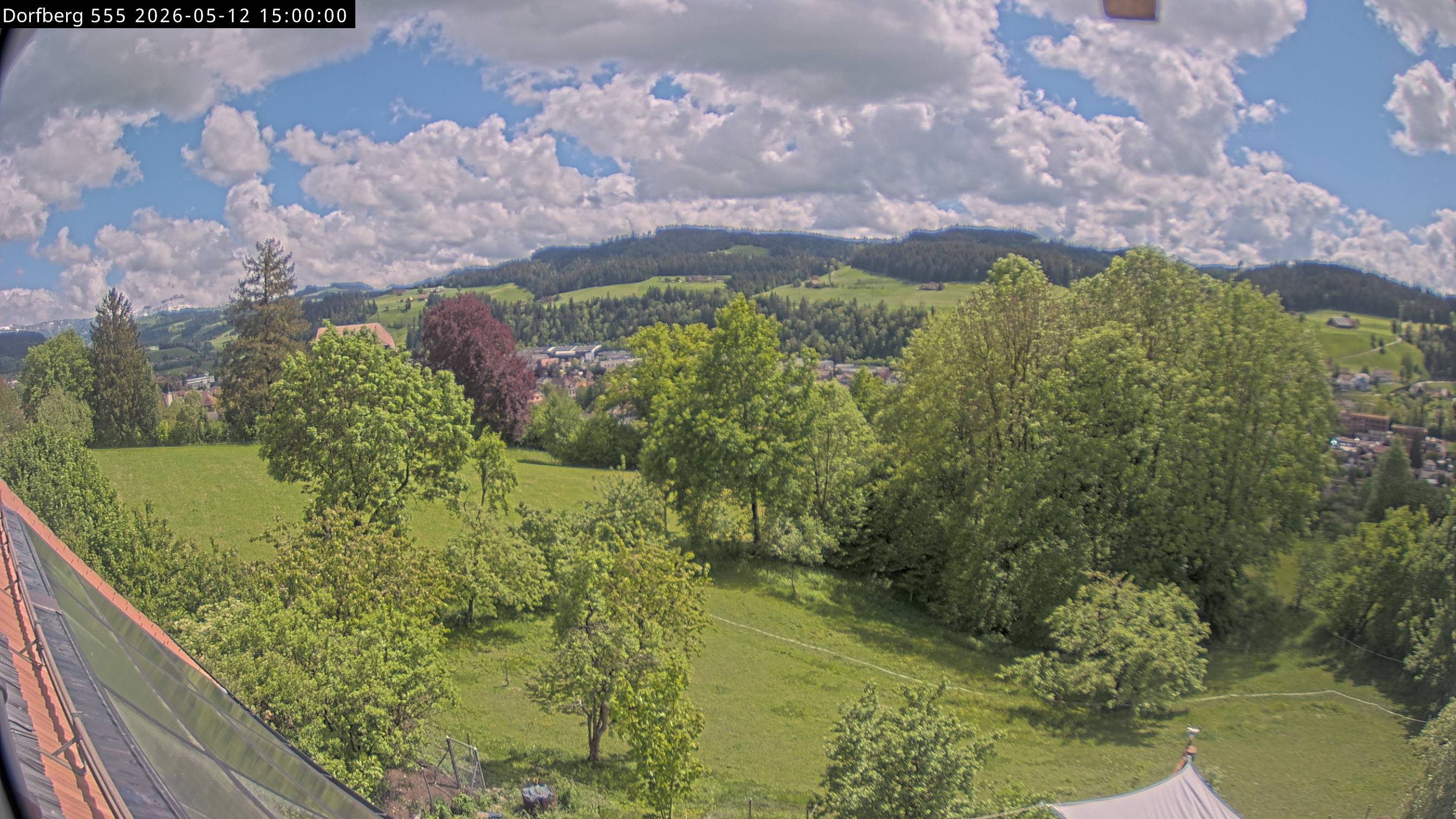 Webcam-Bild: Aussicht vom Dorfberg in Langnau 20260512-150000