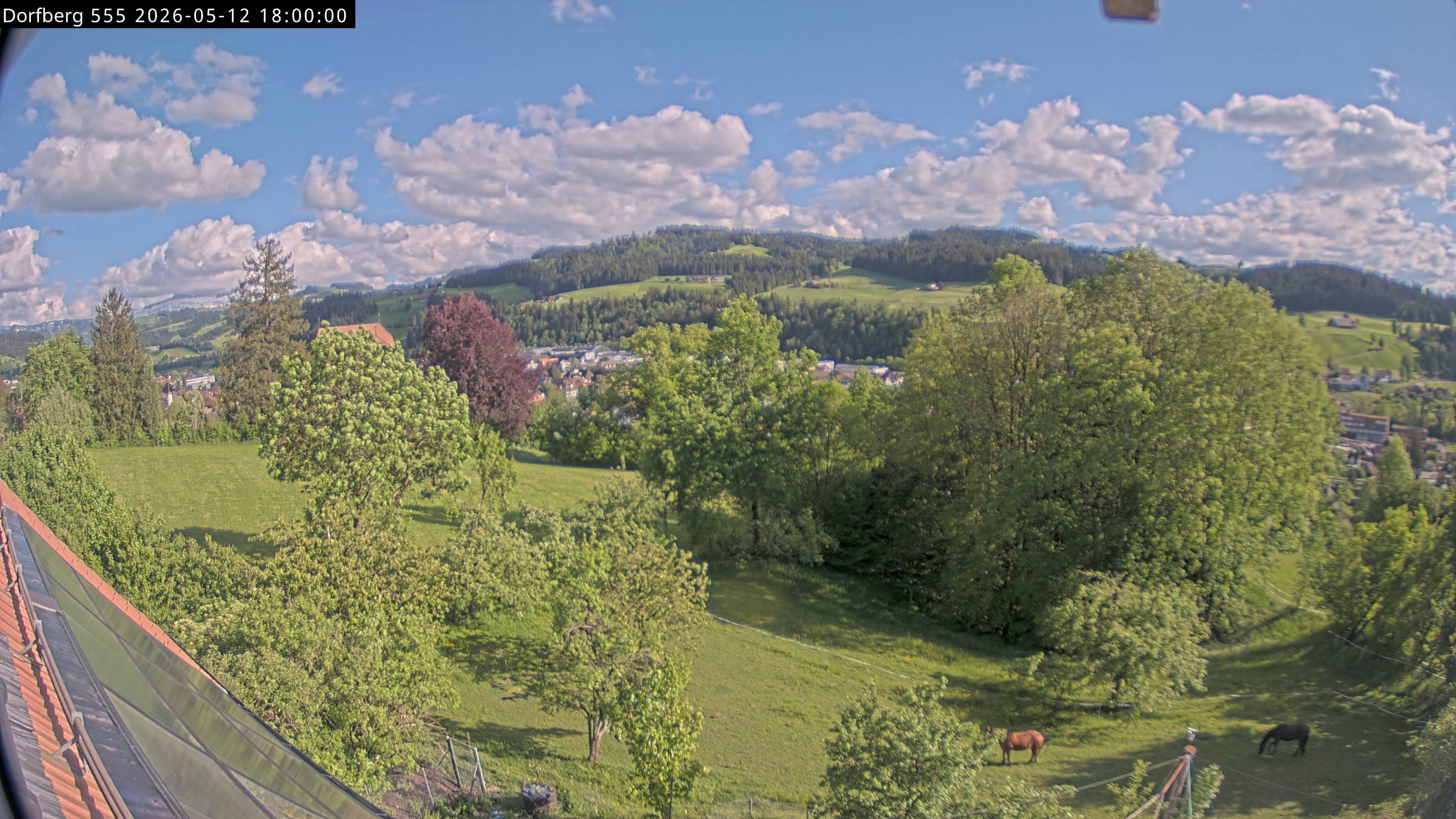 Webcam-Bild: Aussicht vom Dorfberg in Langnau 20260512-180000