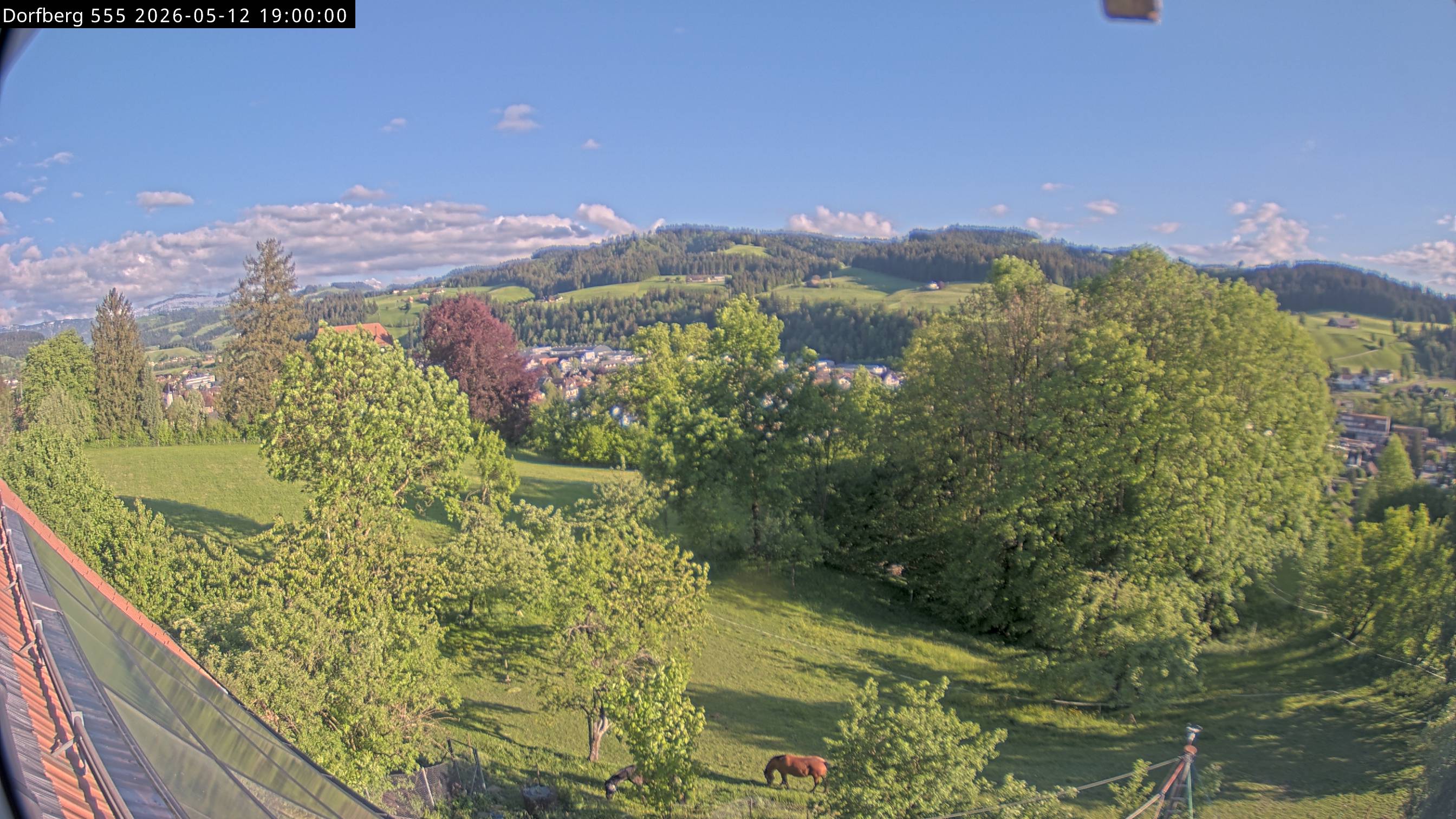 Webcam-Bild: Aussicht vom Dorfberg in Langnau 20260512-190000