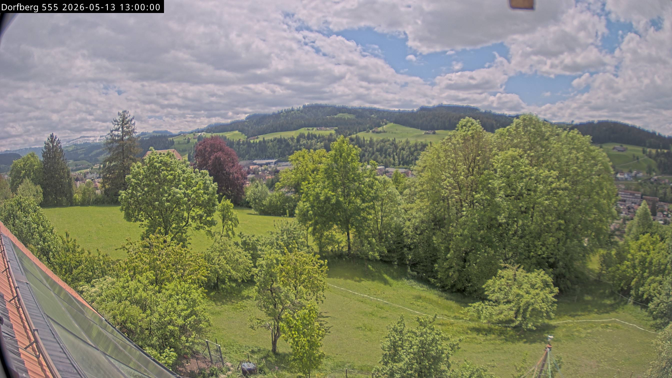Webcam-Bild: Aussicht vom Dorfberg in Langnau 20260513-130000