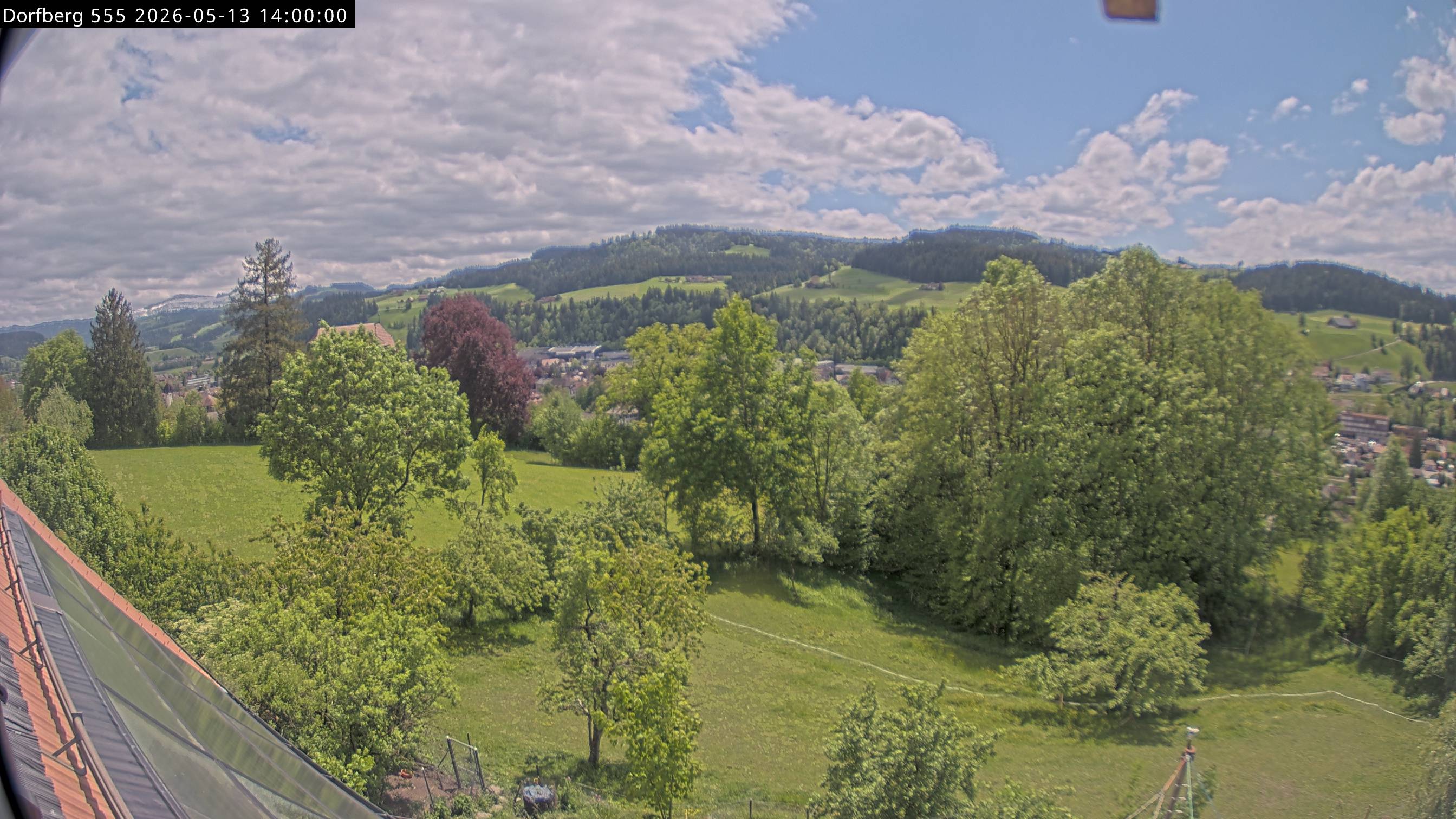 Webcam-Bild: Aussicht vom Dorfberg in Langnau 20260513-140000