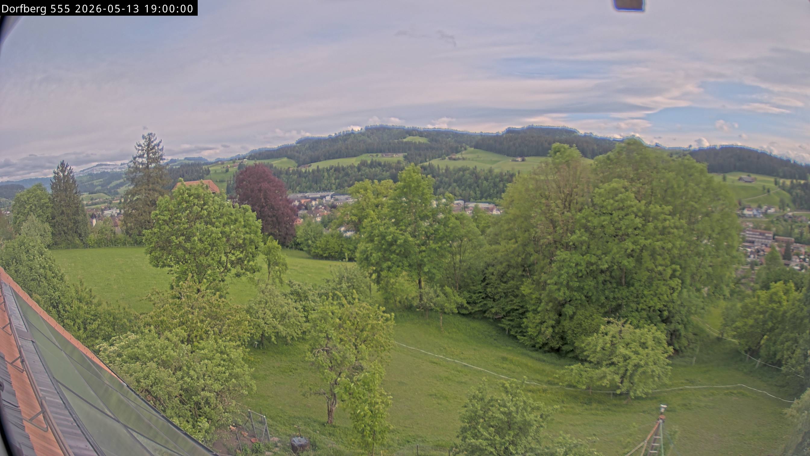 Webcam-Bild: Aussicht vom Dorfberg in Langnau 20260513-190000