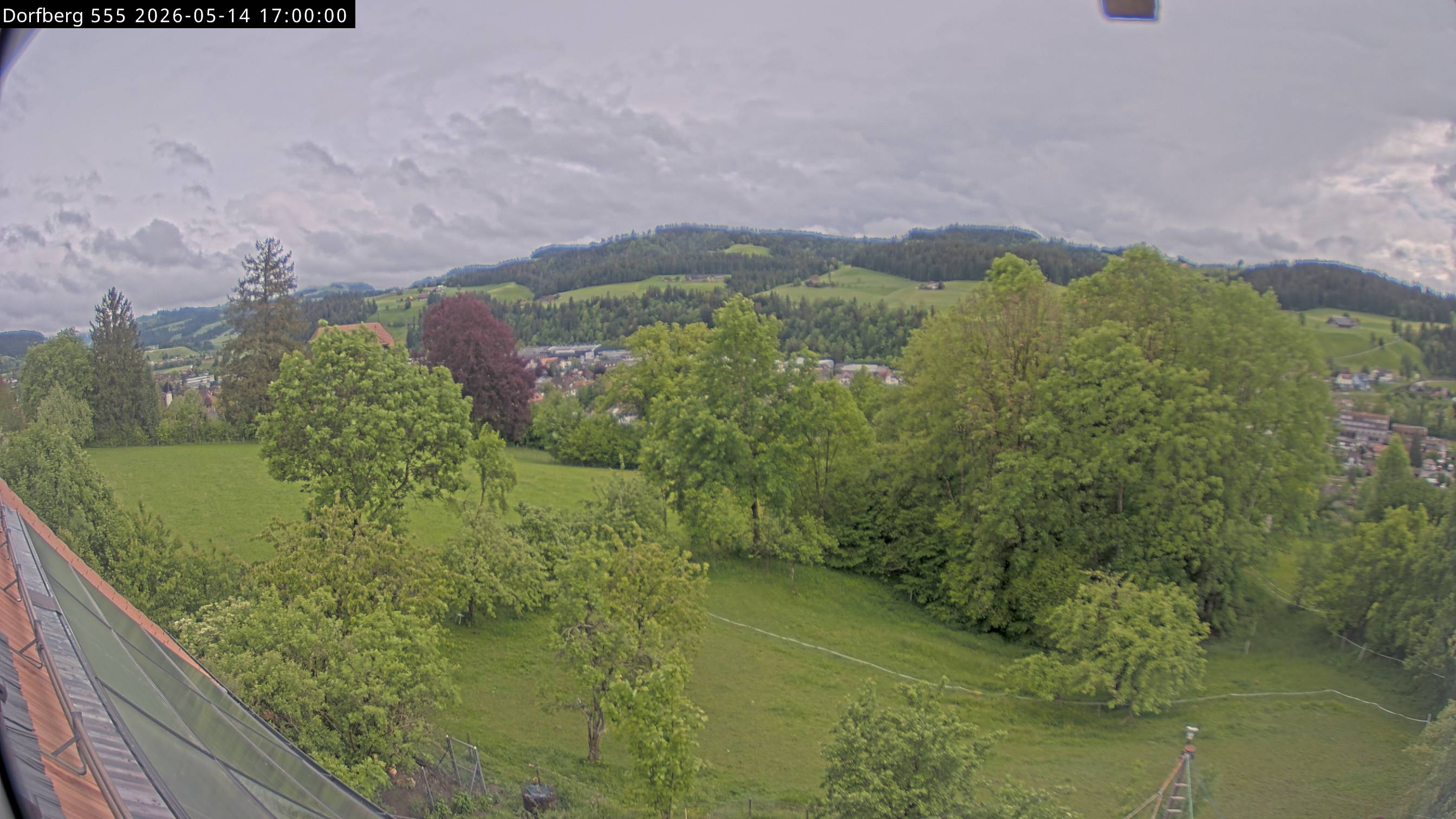 Webcam-Bild: Aussicht vom Dorfberg in Langnau 20260514-170000
