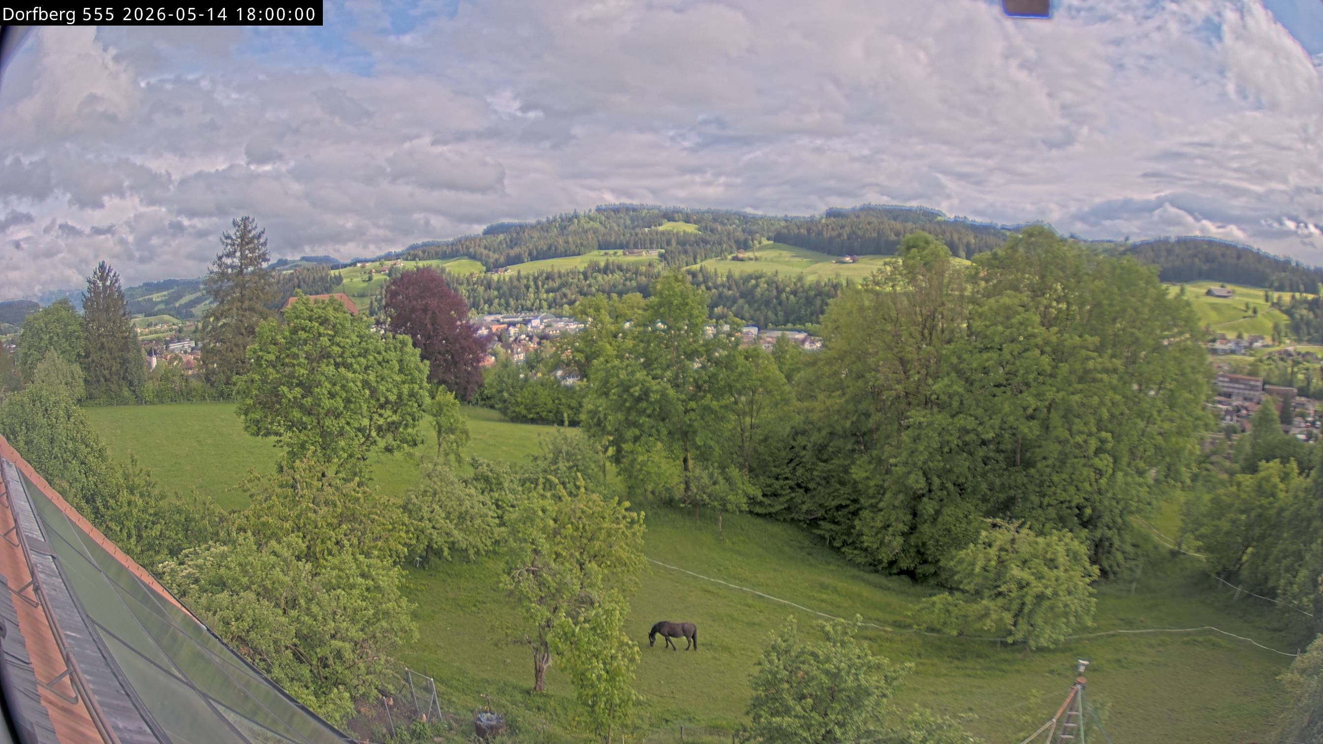 Webcam-Bild: Aussicht vom Dorfberg in Langnau 20260514-180000