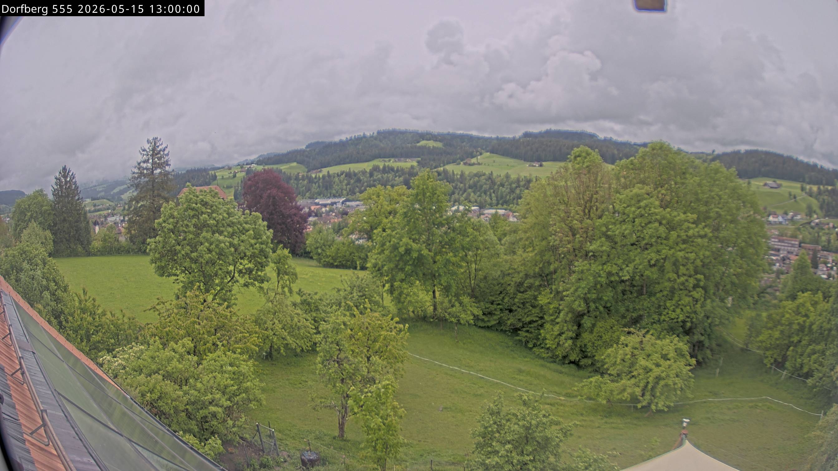 Webcam-Bild: Aussicht vom Dorfberg in Langnau 20260515-130000