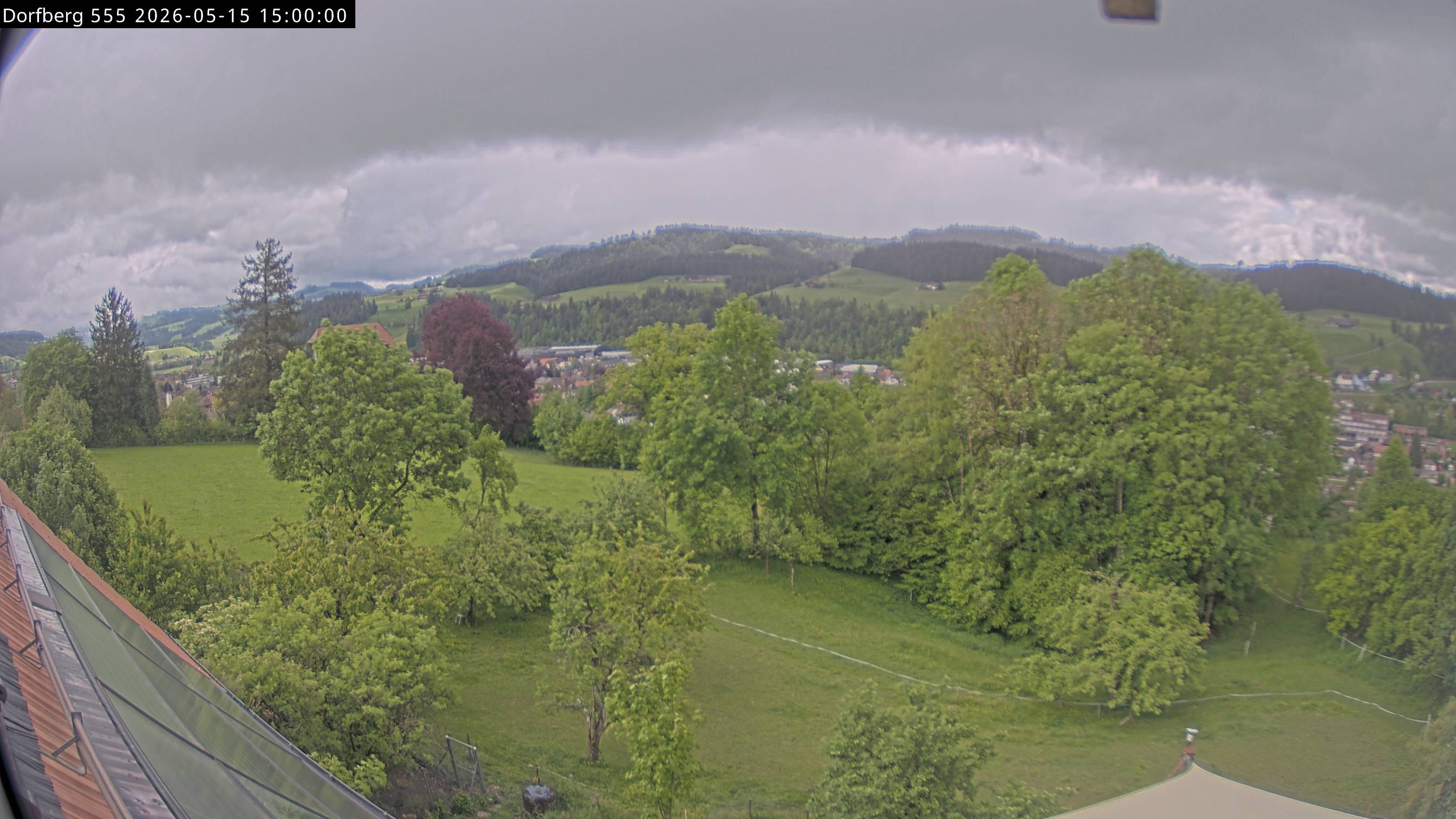 Webcam-Bild: Aussicht vom Dorfberg in Langnau 20260515-150000