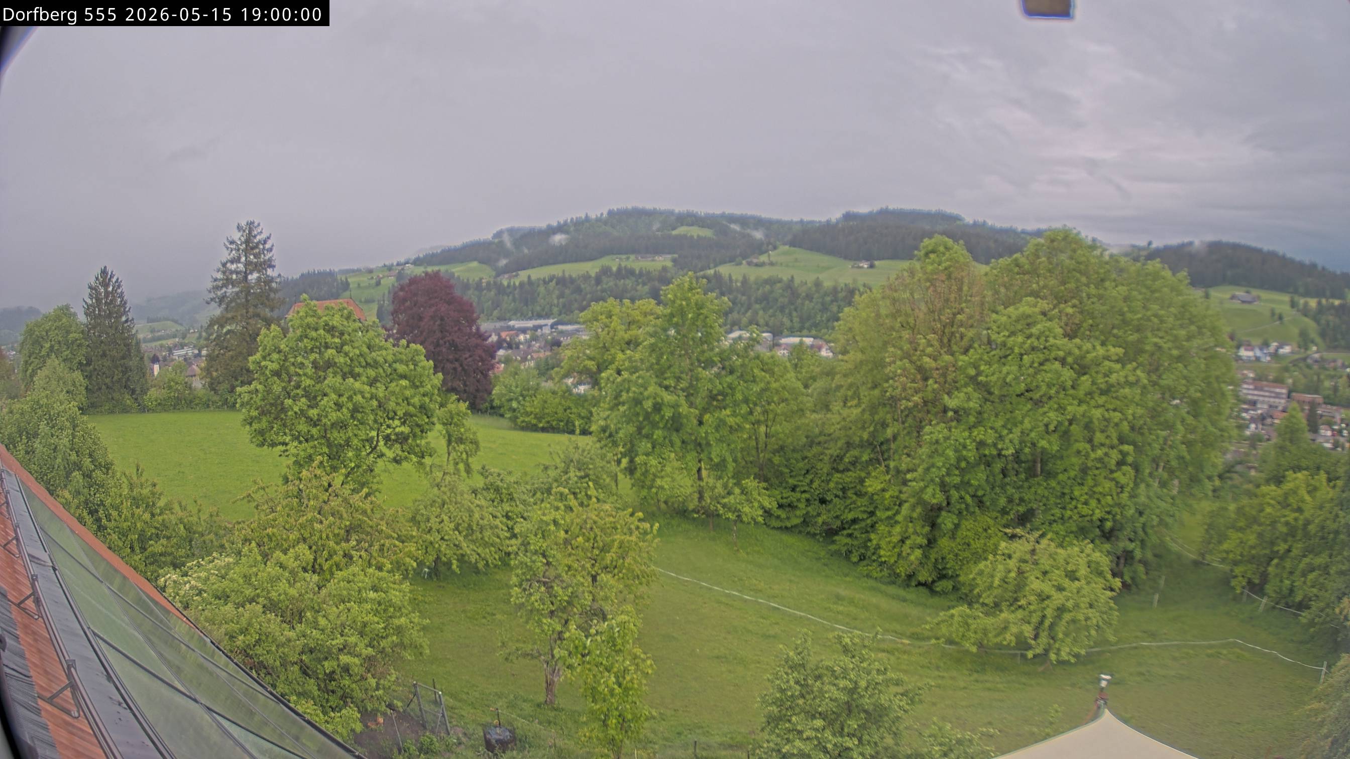 Webcam-Bild: Aussicht vom Dorfberg in Langnau 20260515-190000