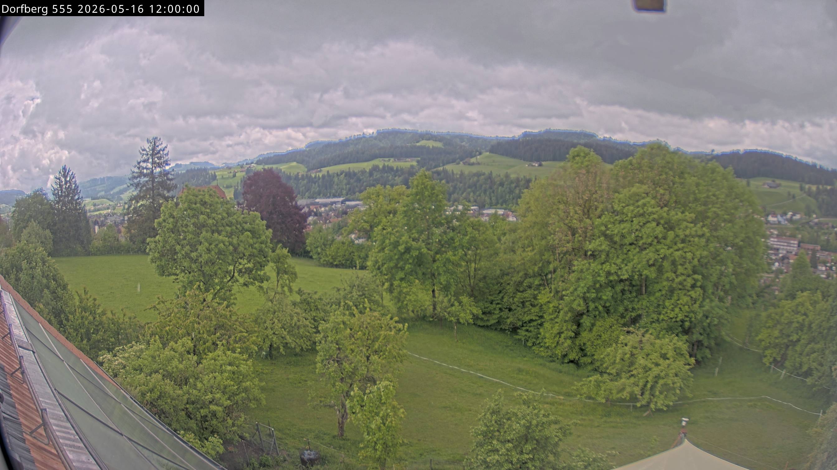 Webcam-Bild: Aussicht vom Dorfberg in Langnau 20260516-120000