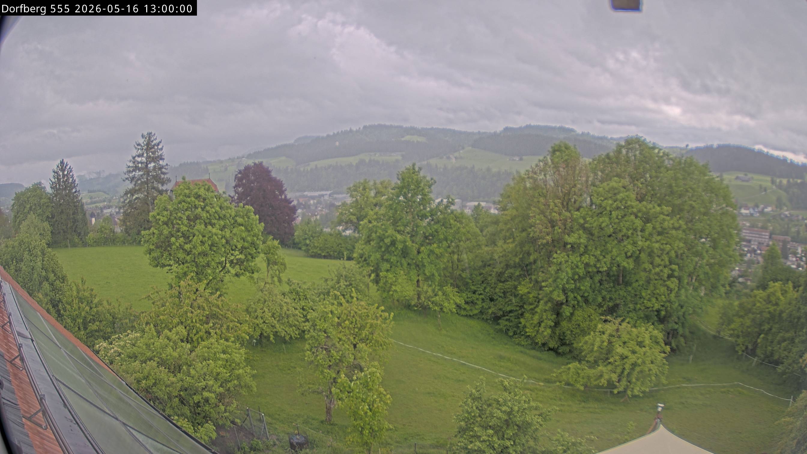 Webcam-Bild: Aussicht vom Dorfberg in Langnau 20260516-130000