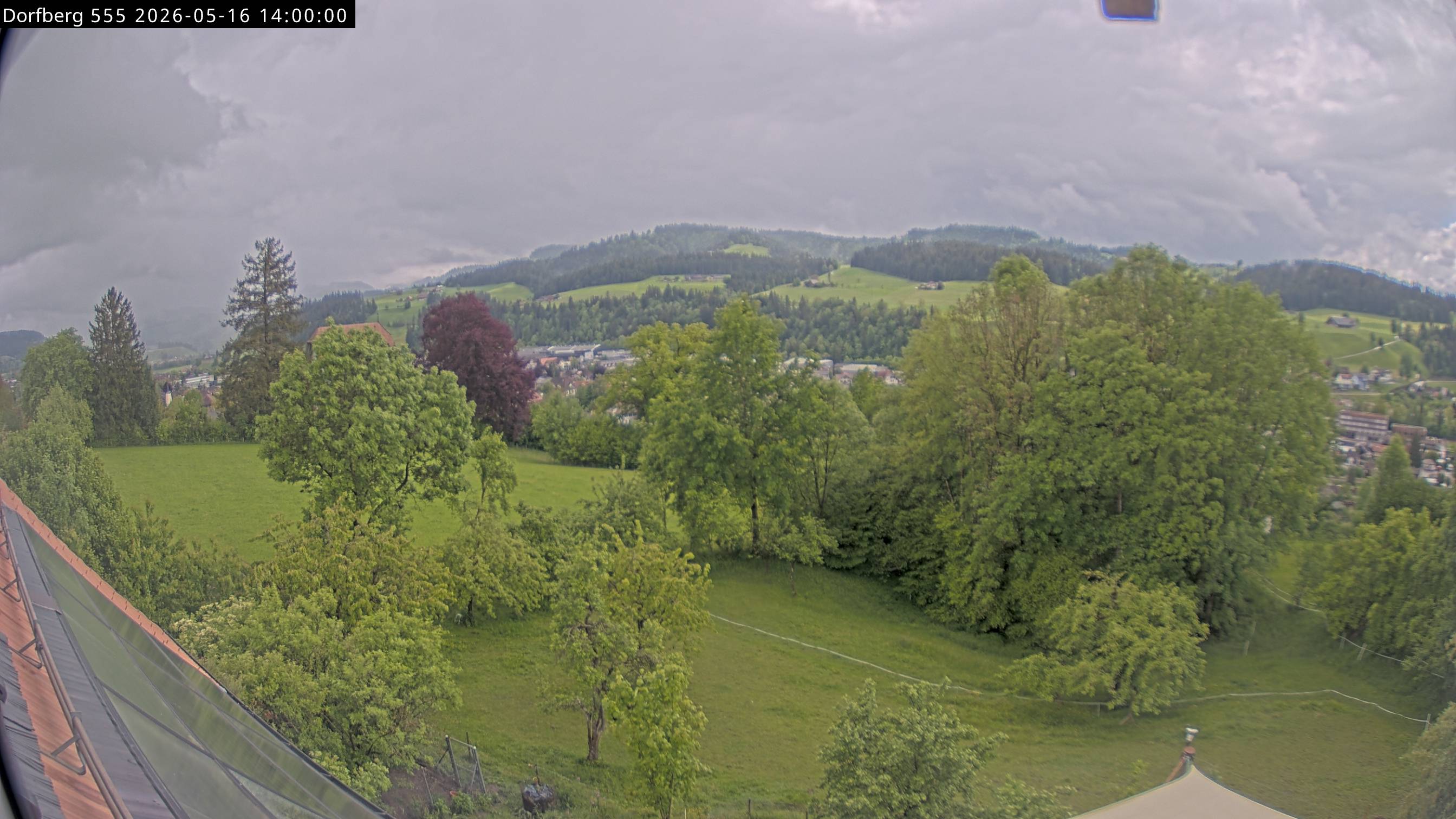 Webcam-Bild: Aussicht vom Dorfberg in Langnau 20260516-140000