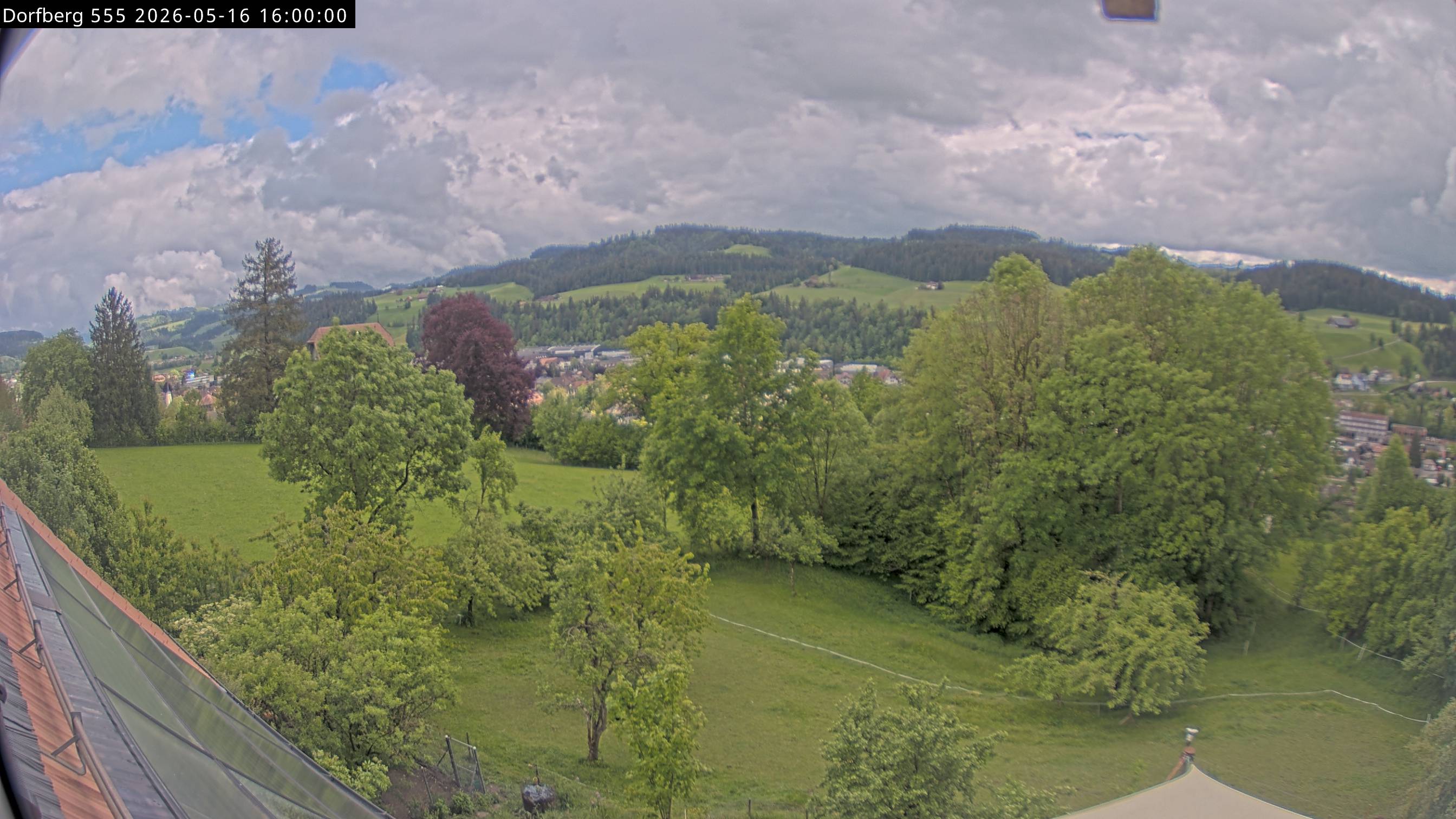 Webcam-Bild: Aussicht vom Dorfberg in Langnau 20260516-160000