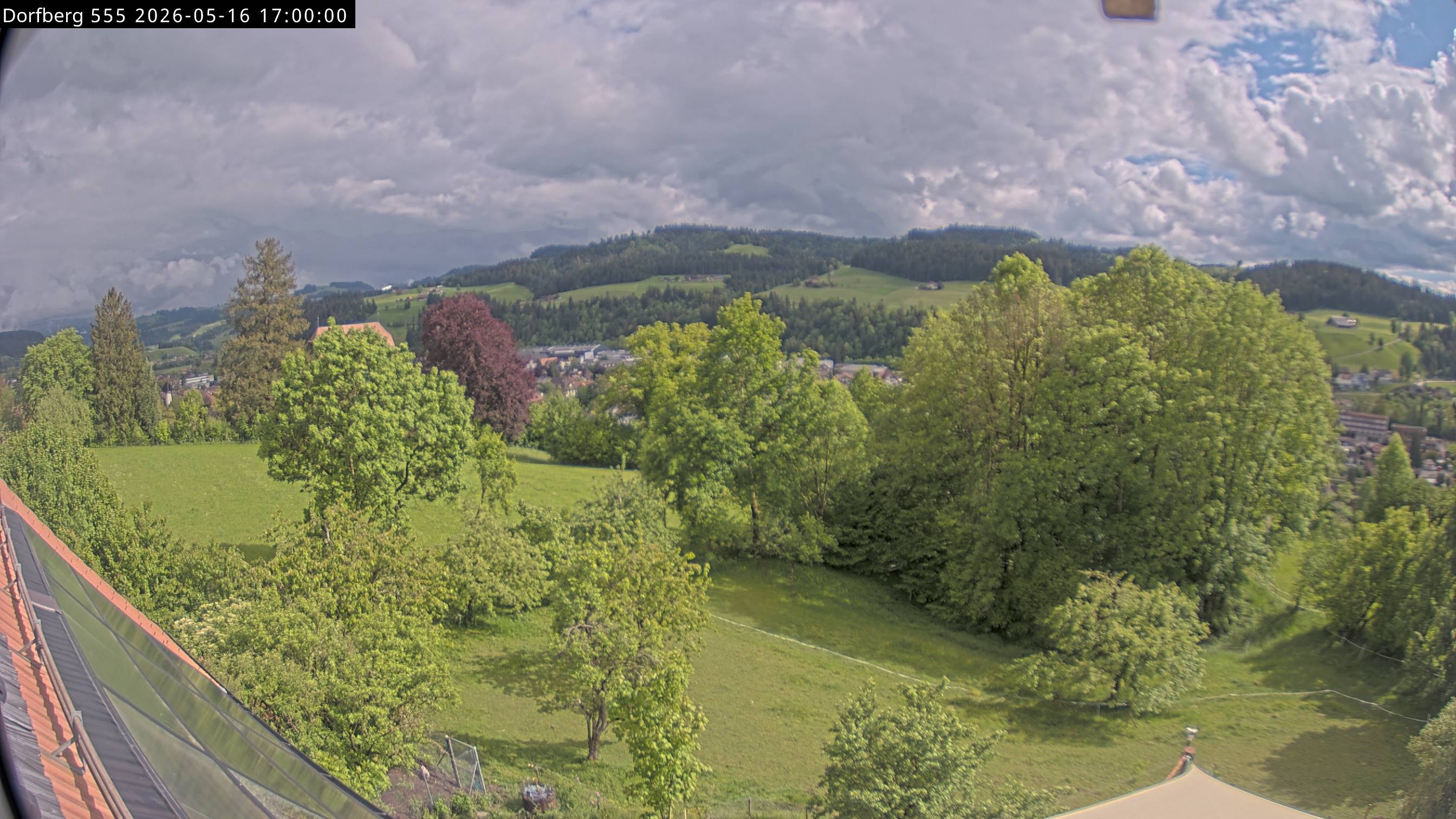 Webcam-Bild: Aussicht vom Dorfberg in Langnau 20260516-170000