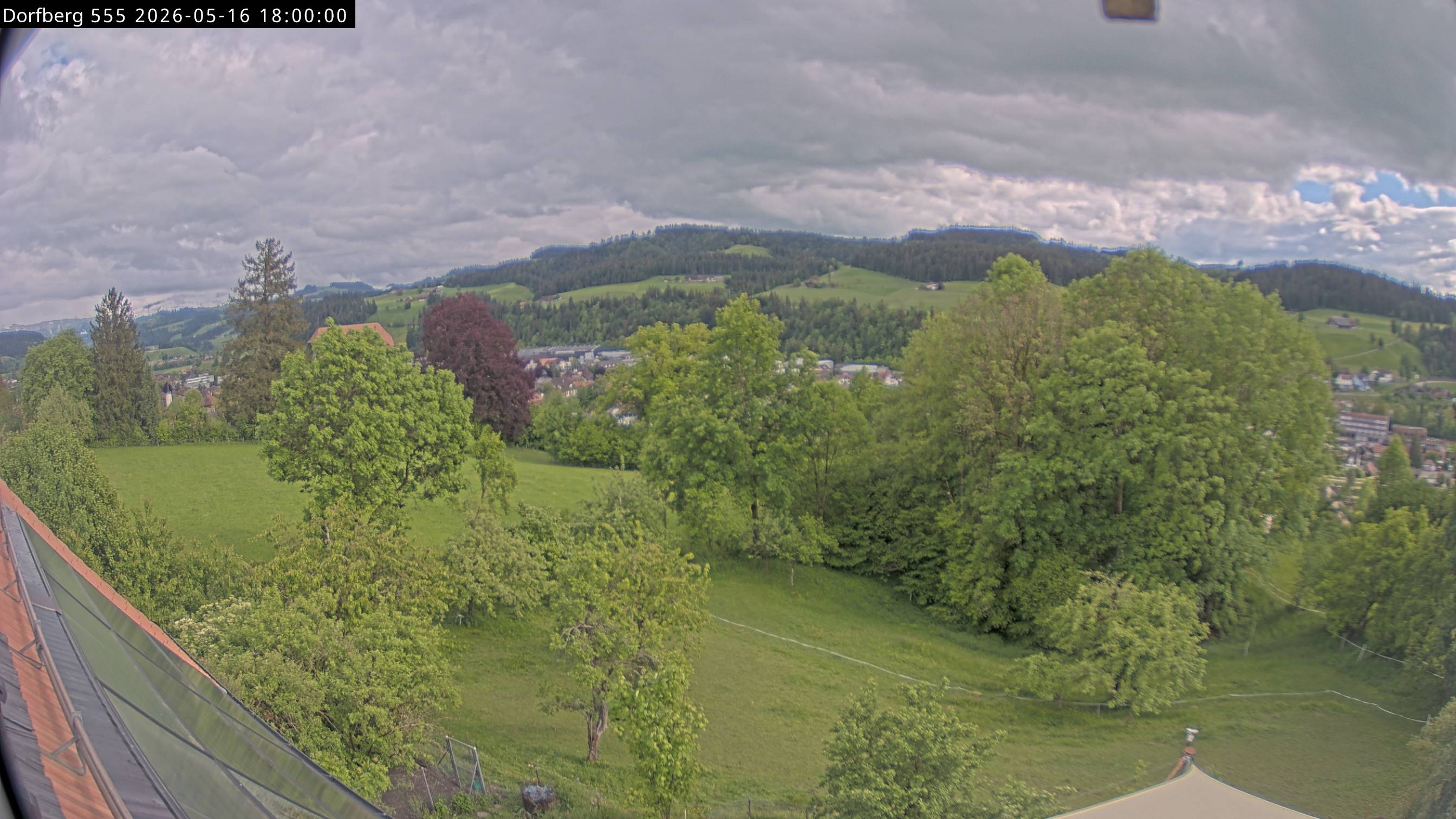 Webcam-Bild: Aussicht vom Dorfberg in Langnau 20260516-180000