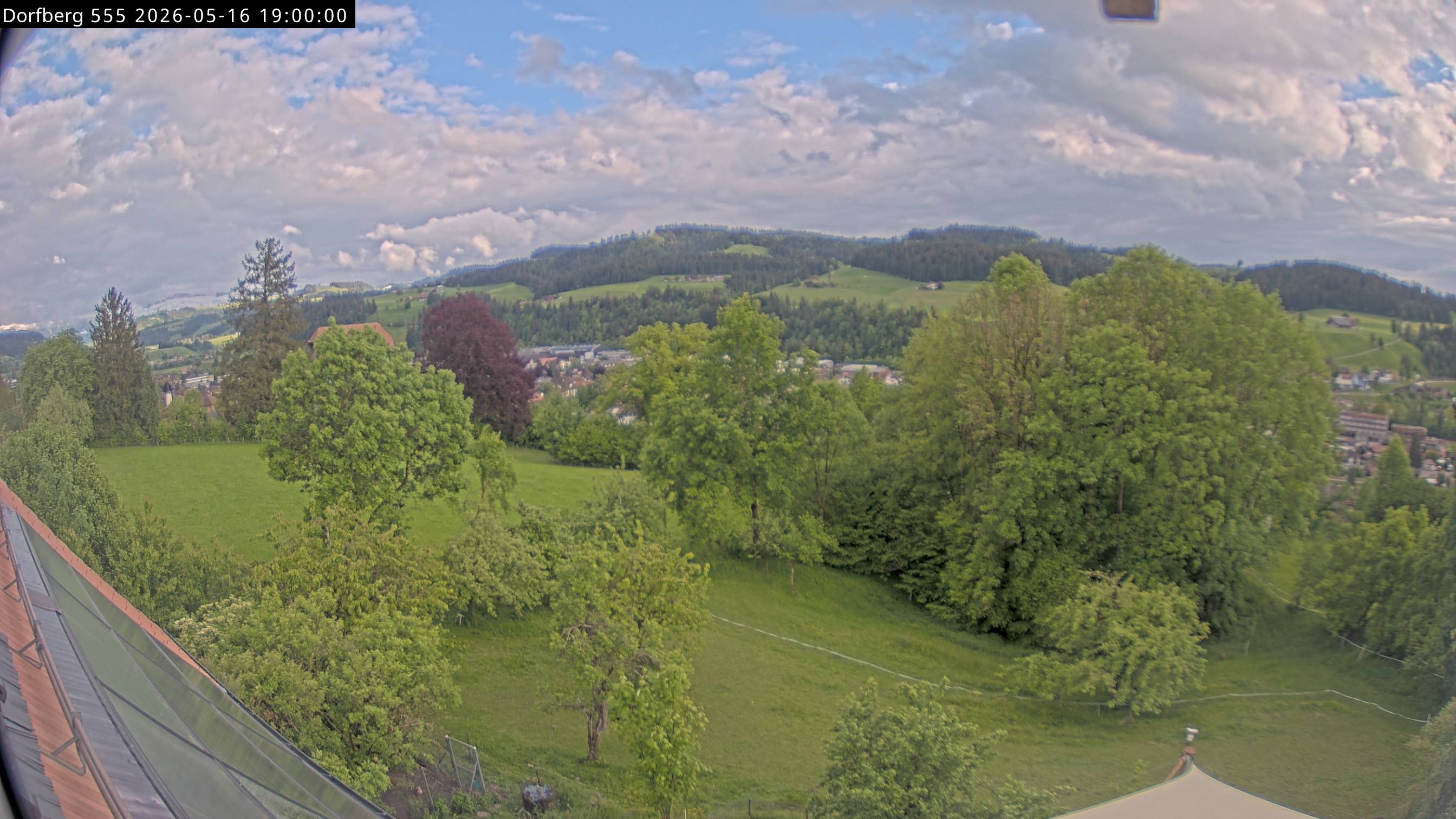 Webcam-Bild: Aussicht vom Dorfberg in Langnau 20260516-190000