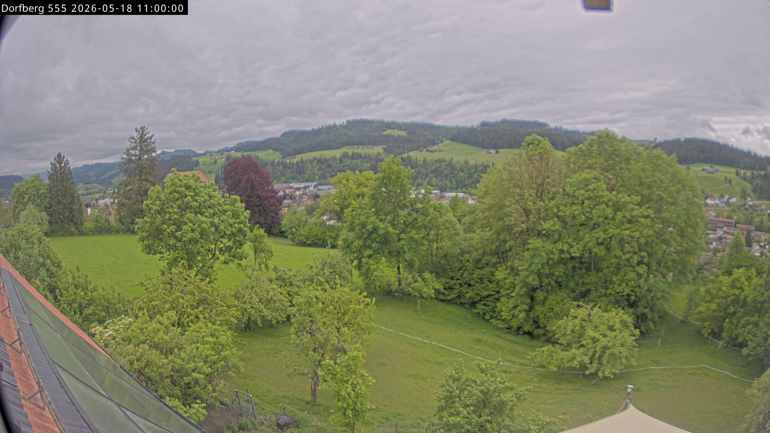 Webcam-Bild: Aussicht vom Dorfberg in Langnau 20260518-110000