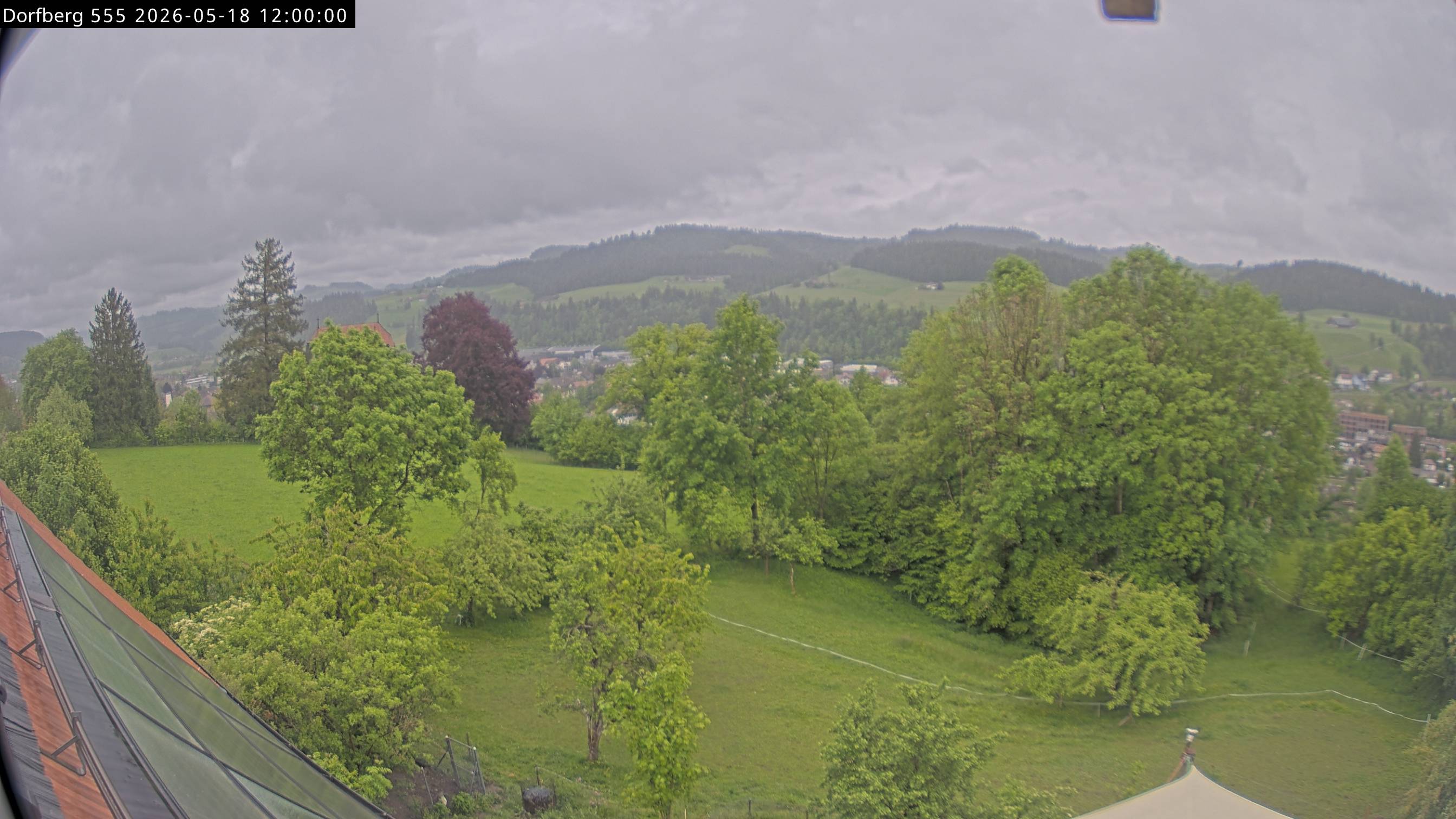 Webcam-Bild: Aussicht vom Dorfberg in Langnau 20260518-120000
