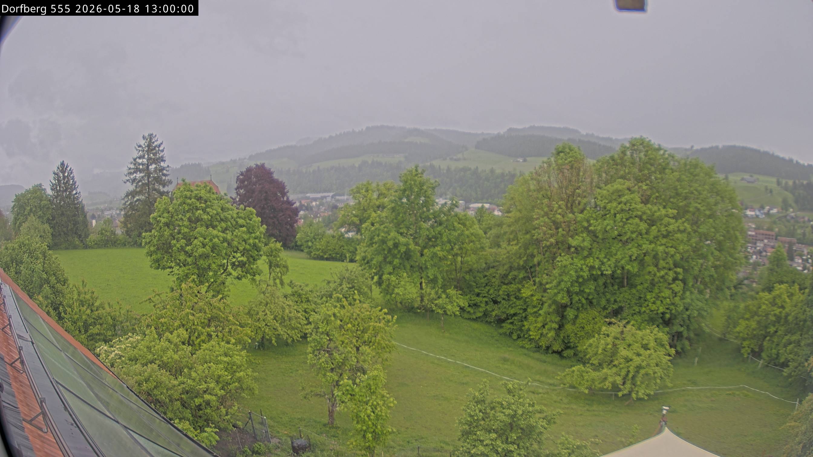 Webcam-Bild: Aussicht vom Dorfberg in Langnau 20260518-130000