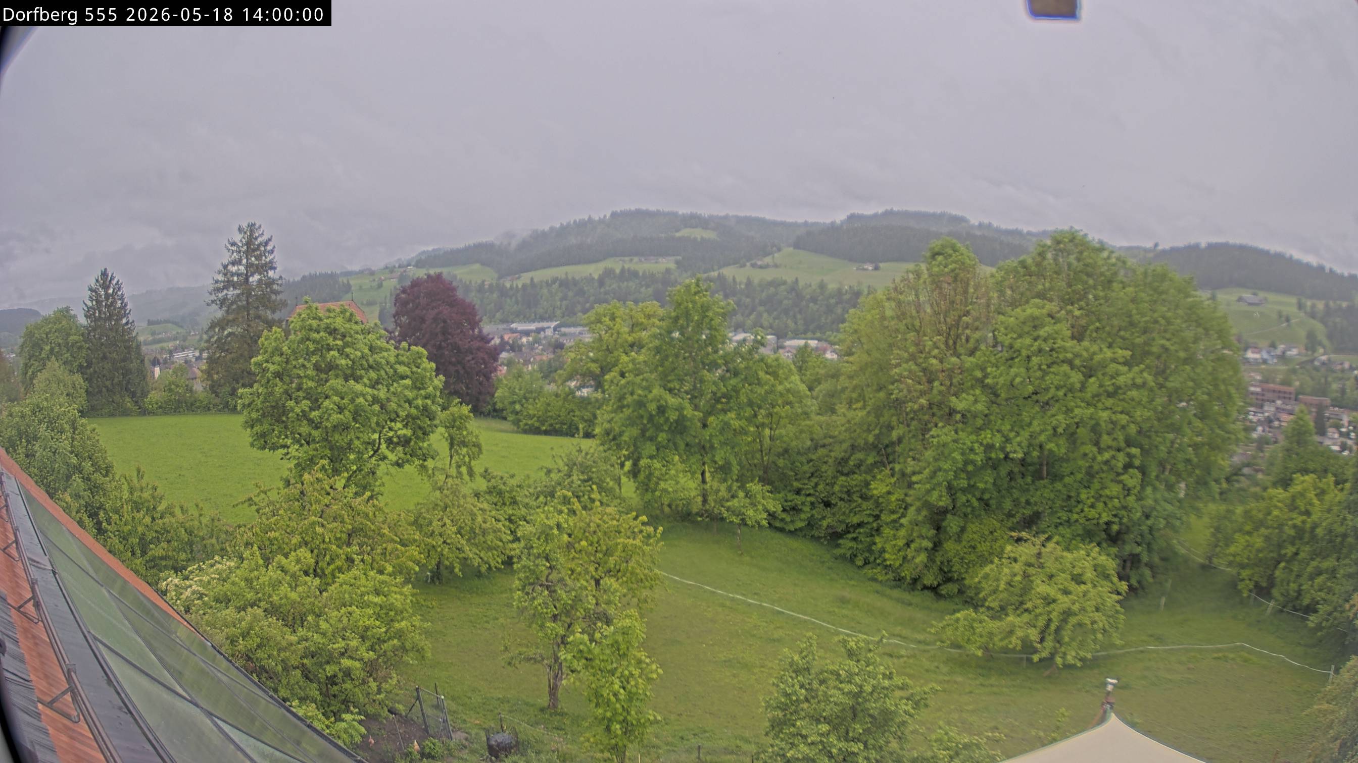 Webcam-Bild: Aussicht vom Dorfberg in Langnau 20260518-140000