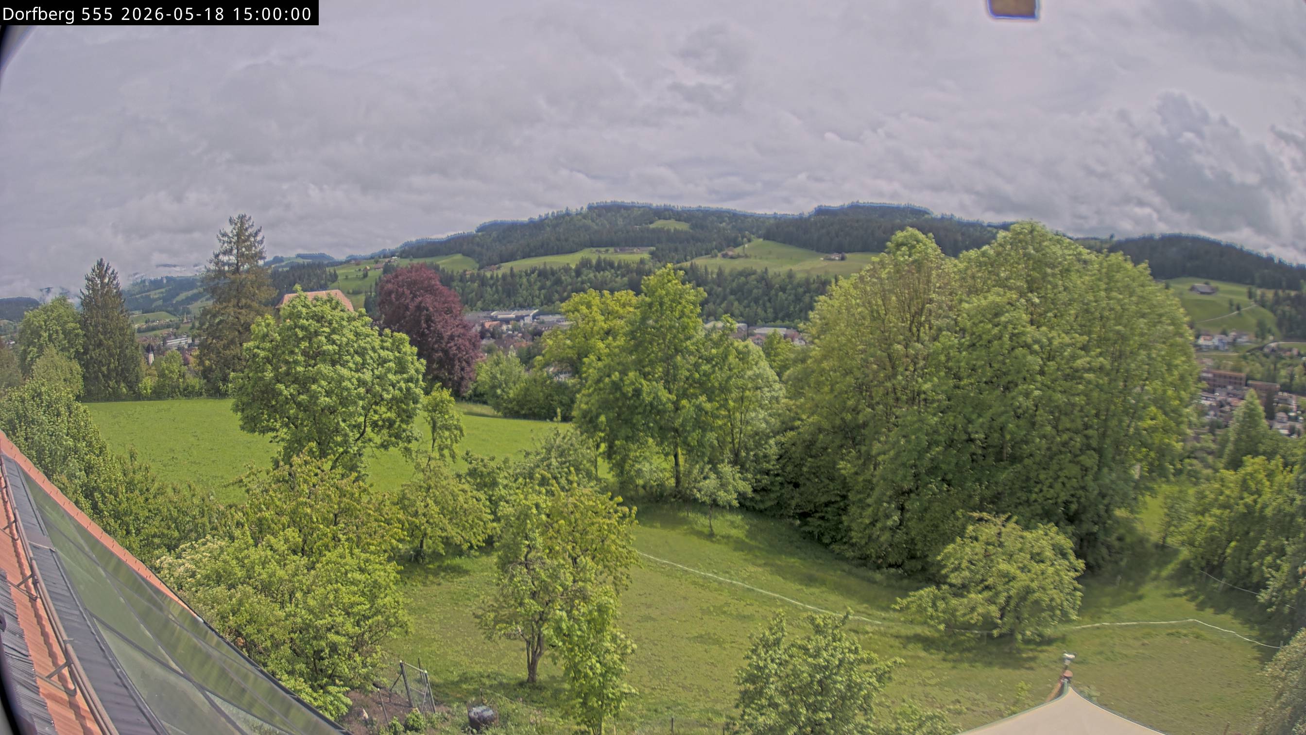 Webcam-Bild: Aussicht vom Dorfberg in Langnau 20260518-150000
