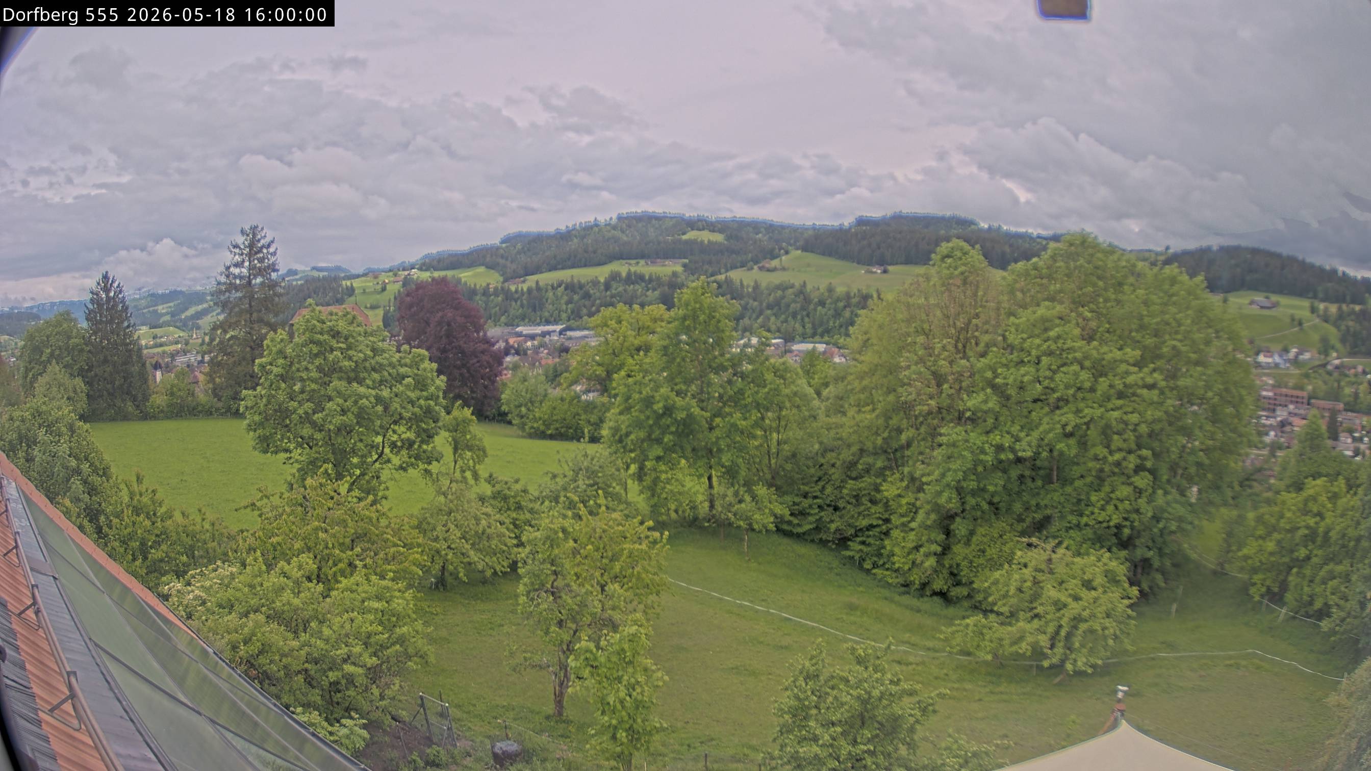 Webcam-Bild: Aussicht vom Dorfberg in Langnau 20260518-160000