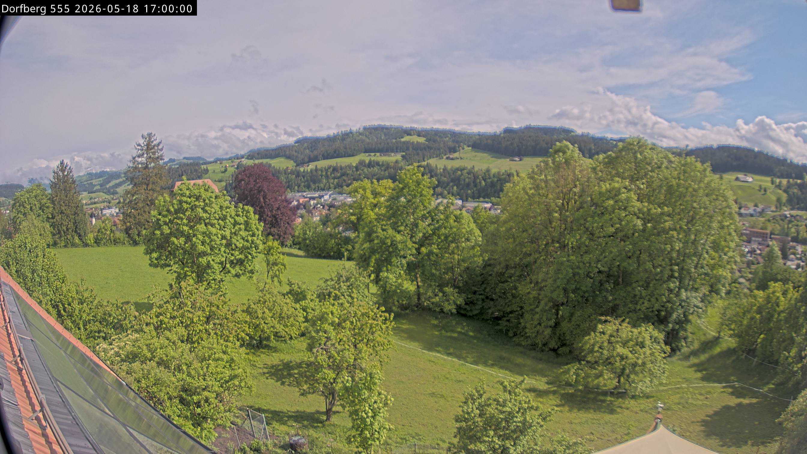 Webcam-Bild: Aussicht vom Dorfberg in Langnau 20260518-170000