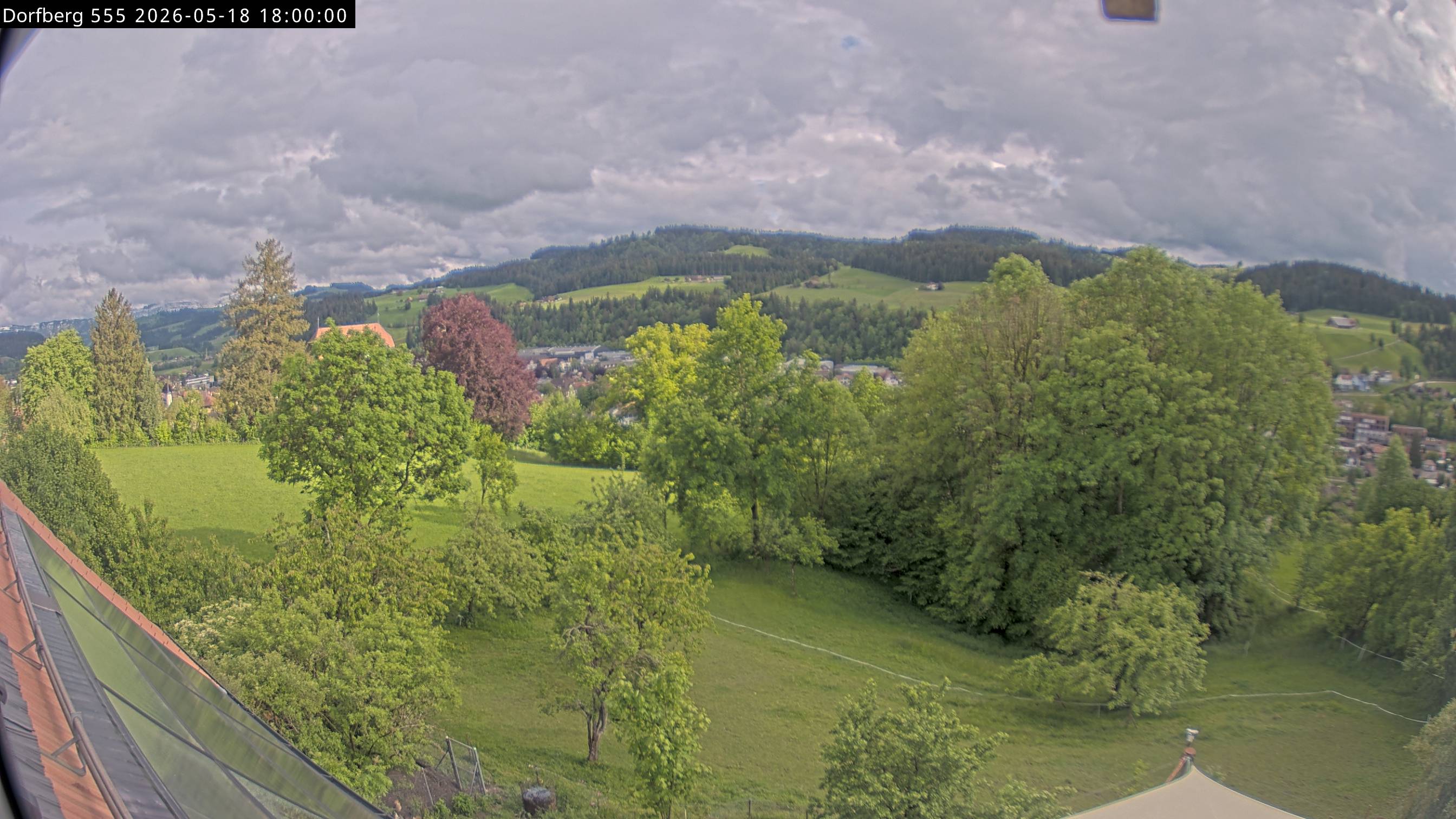 Webcam-Bild: Aussicht vom Dorfberg in Langnau 20260518-180000