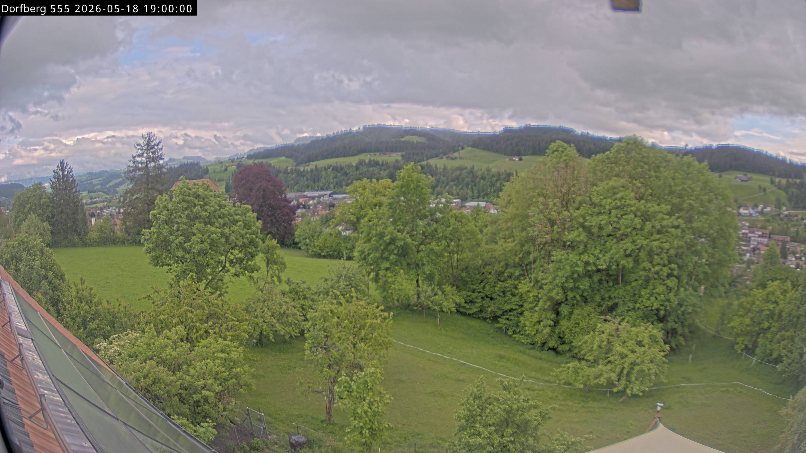 Webcam-Bild: Aussicht vom Dorfberg in Langnau 20260518-190000