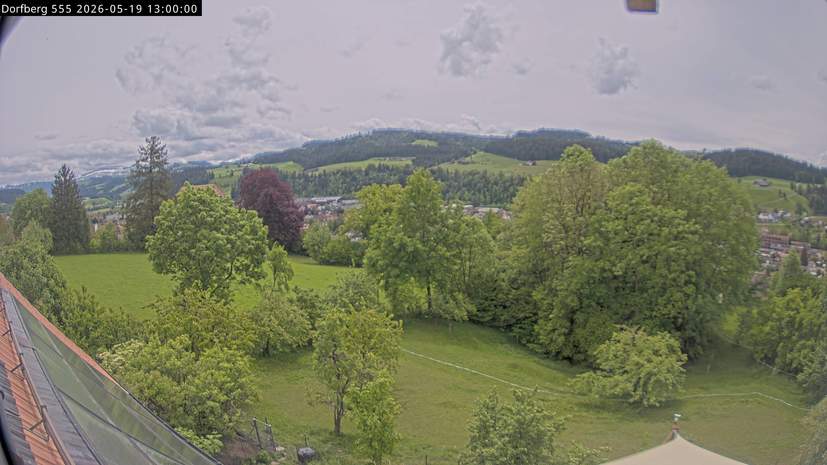 Webcam-Bild: Aussicht vom Dorfberg in Langnau 20260519-130000