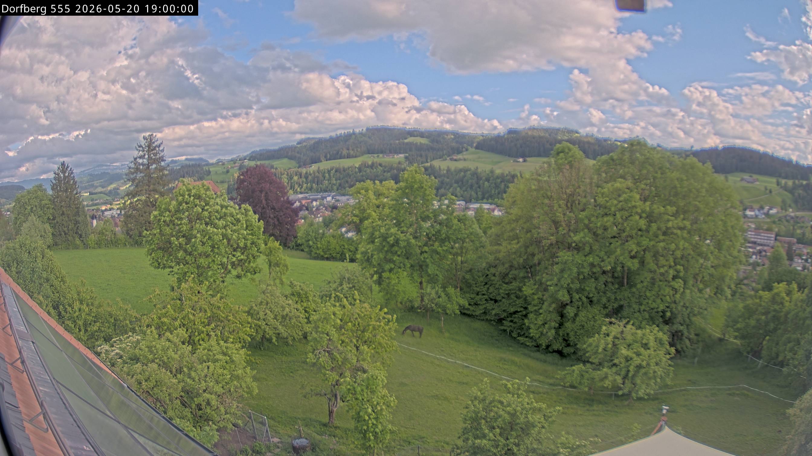 Webcam-Bild: Aussicht vom Dorfberg in Langnau 20260520-190000