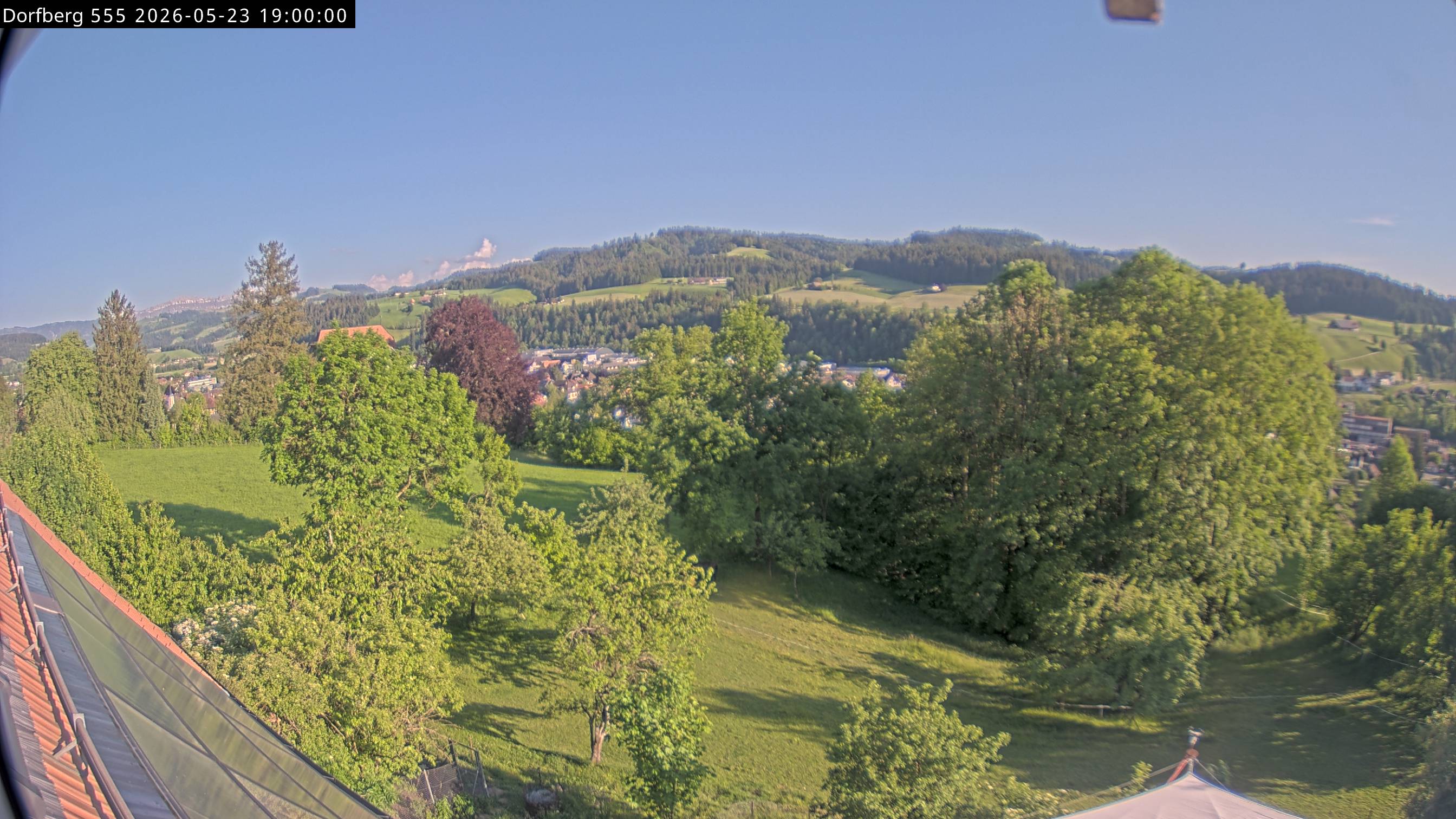 Webcam-Bild: Aussicht vom Dorfberg in Langnau 20260523-190000