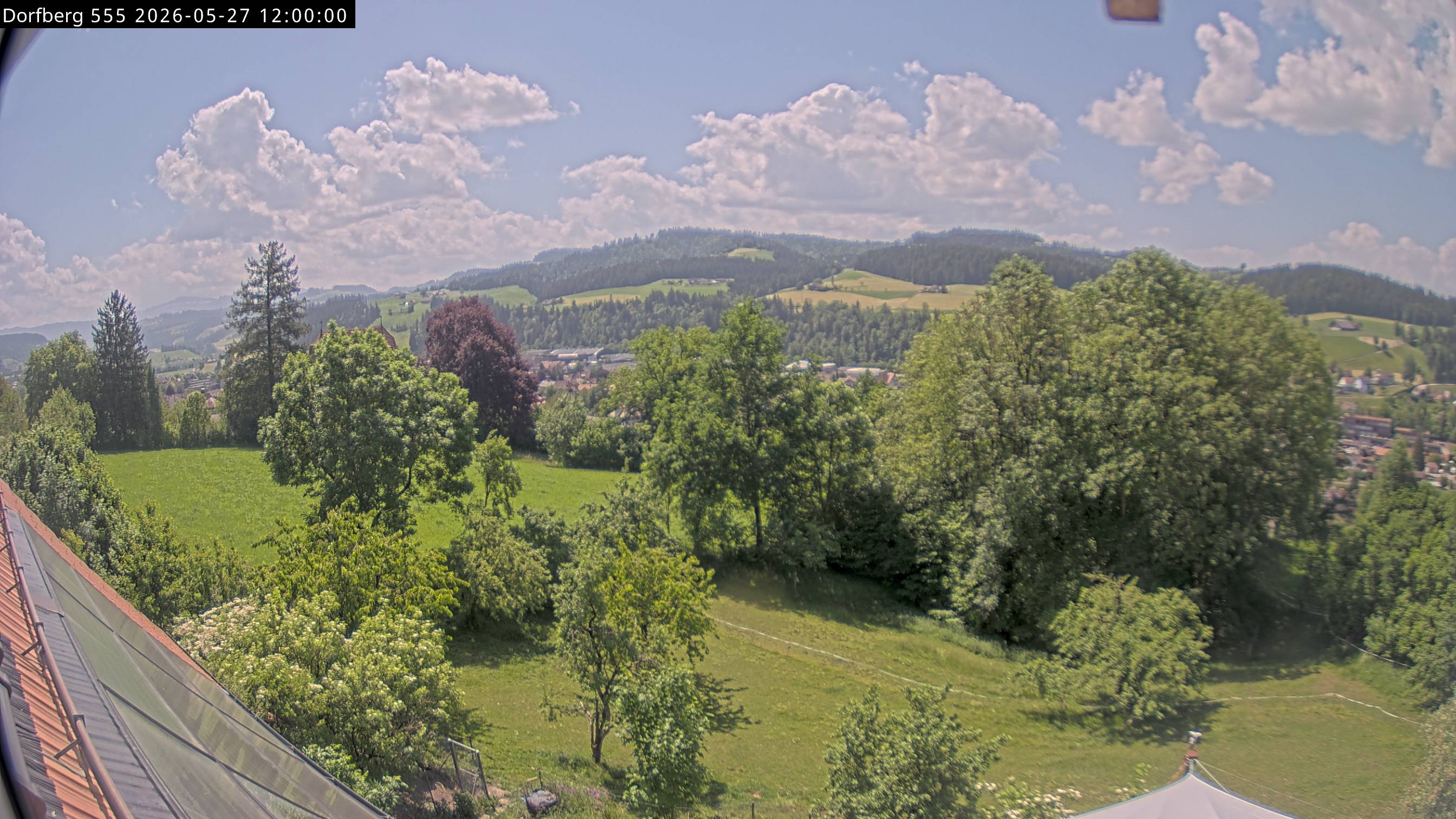 Webcam-Bild: Aussicht vom Dorfberg in Langnau 20260527-120000