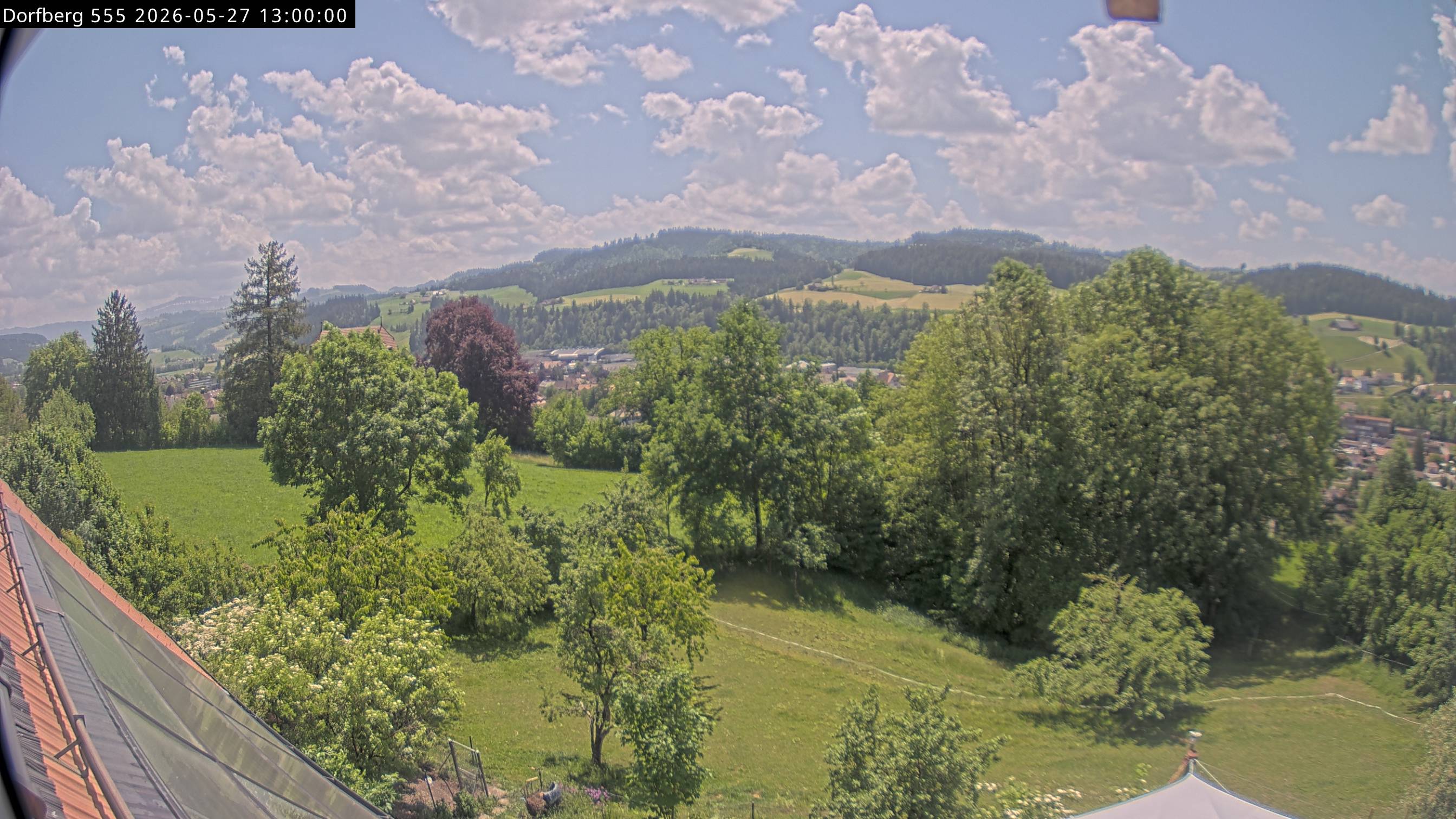 Webcam-Bild: Aussicht vom Dorfberg in Langnau 20260527-130000
