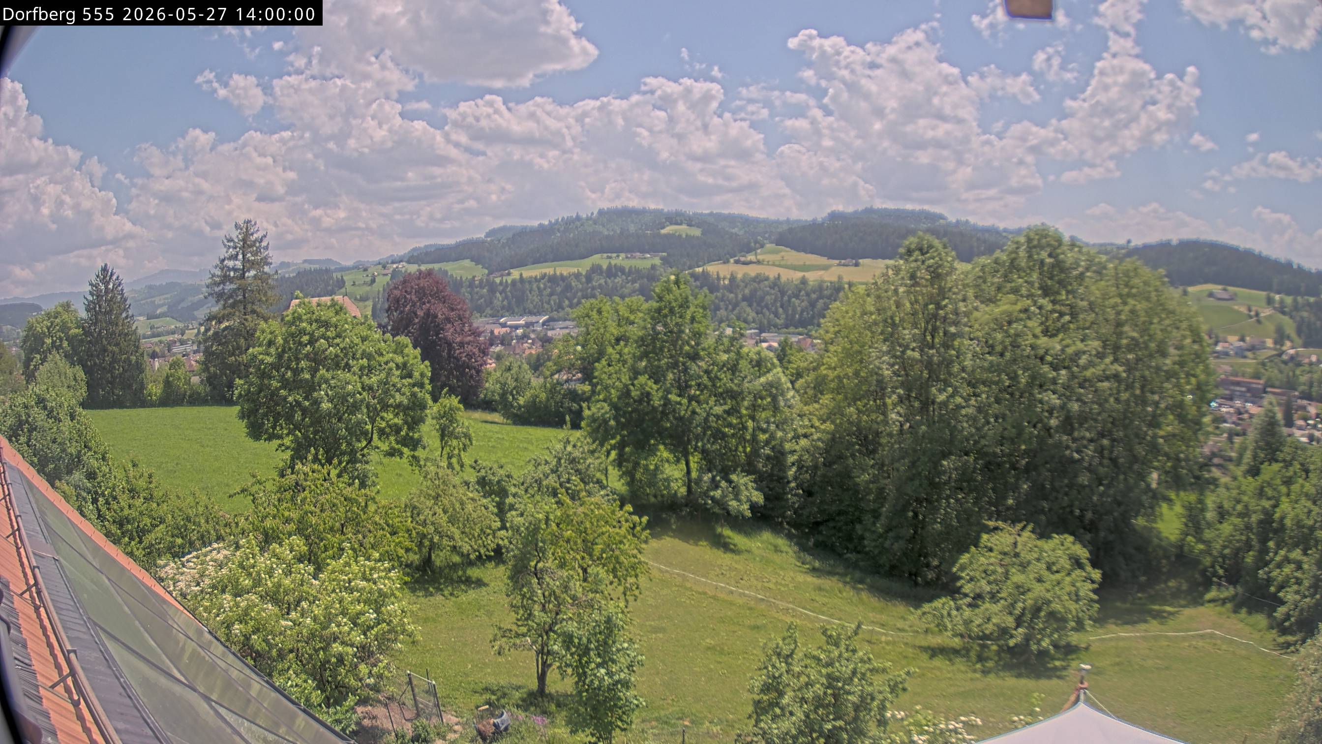 Webcam-Bild: Aussicht vom Dorfberg in Langnau 20260527-140000