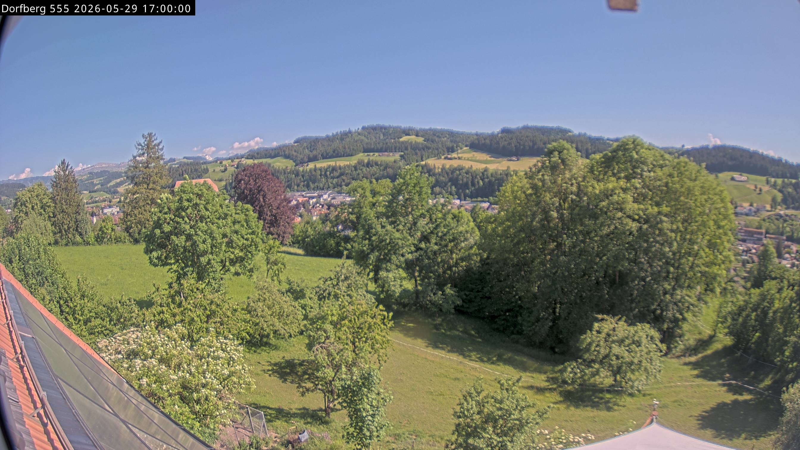 Webcam-Bild: Aussicht vom Dorfberg in Langnau 20260529-170000