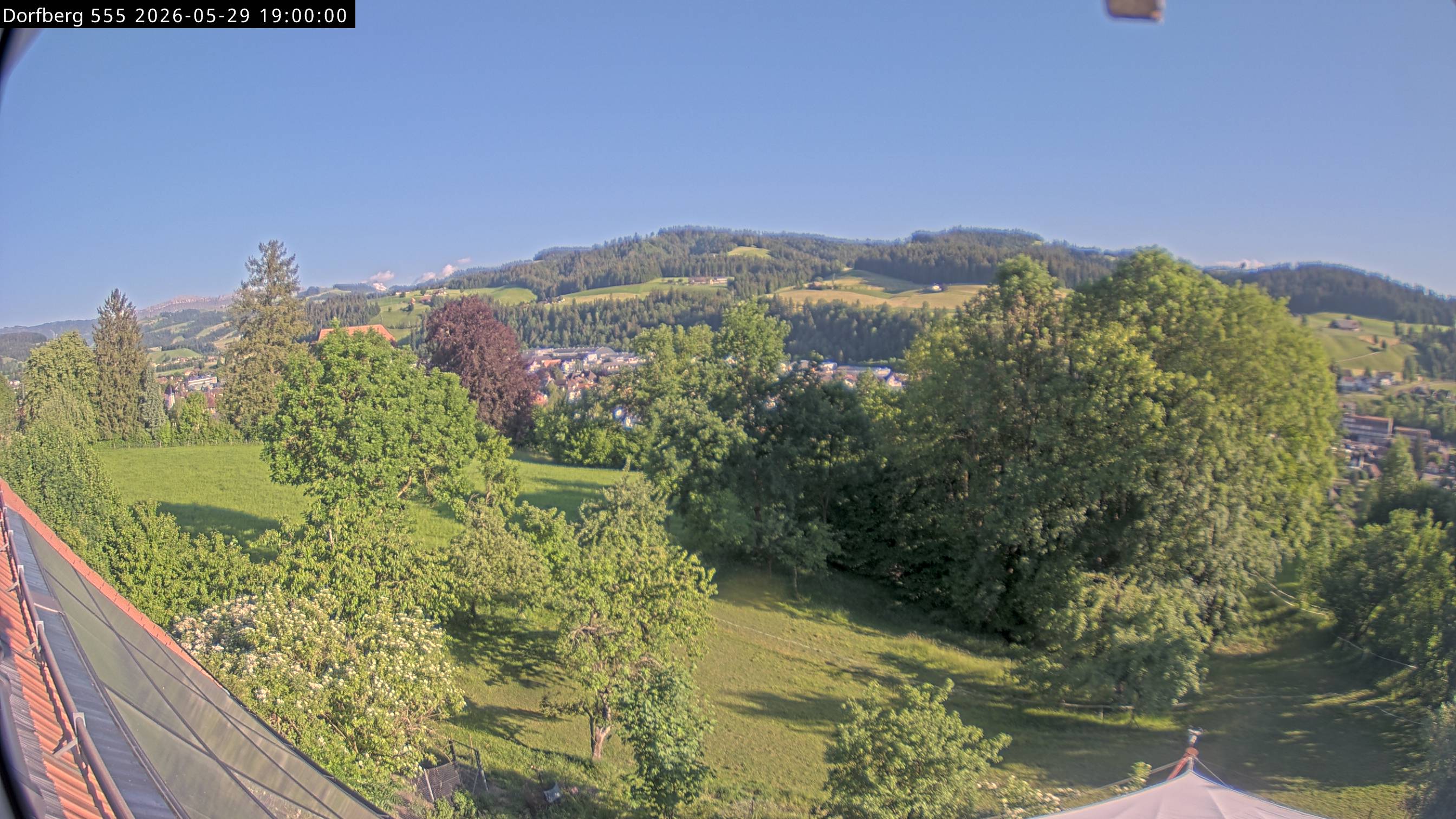 Webcam-Bild: Aussicht vom Dorfberg in Langnau 20260529-190000