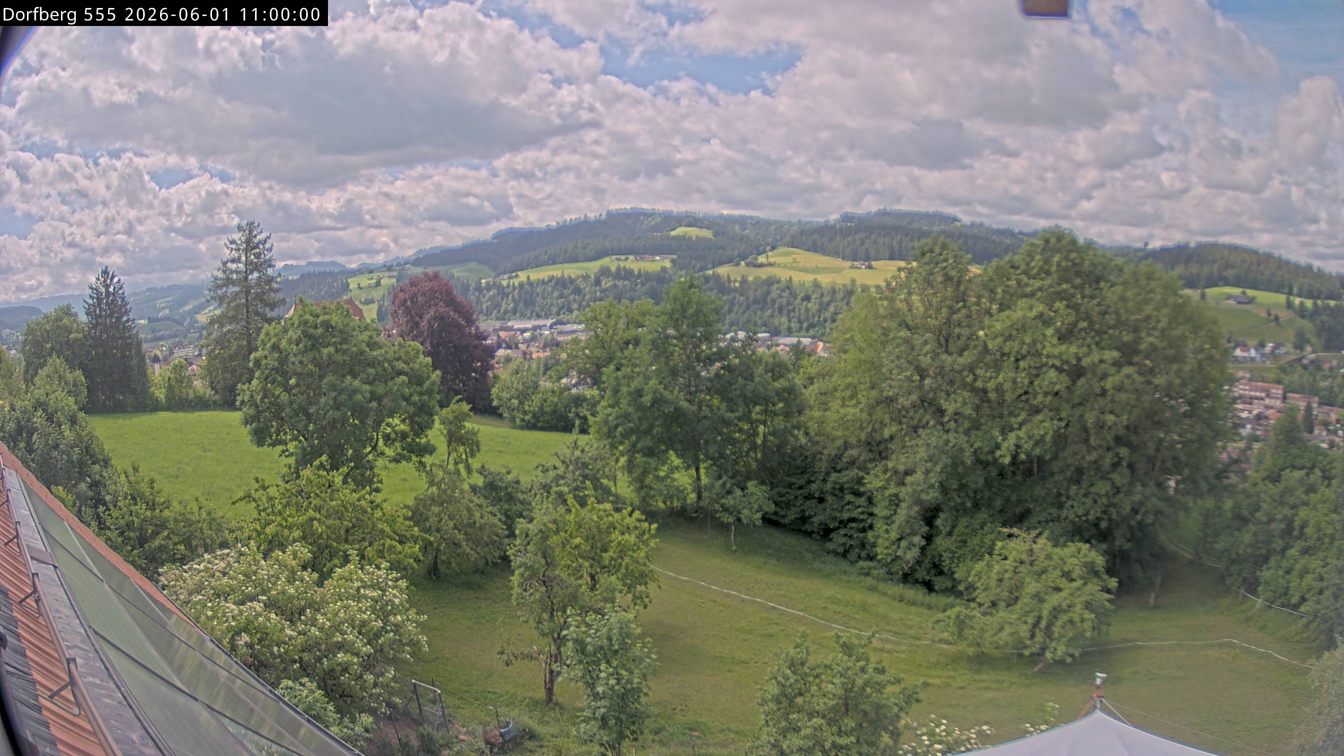 Webcam-Bild: Aussicht vom Dorfberg in Langnau 20260601-110000