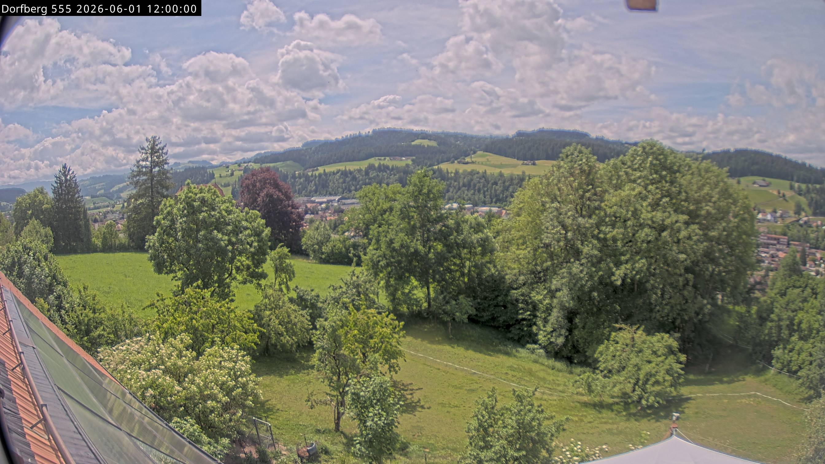 Webcam-Bild: Aussicht vom Dorfberg in Langnau 20260601-120000