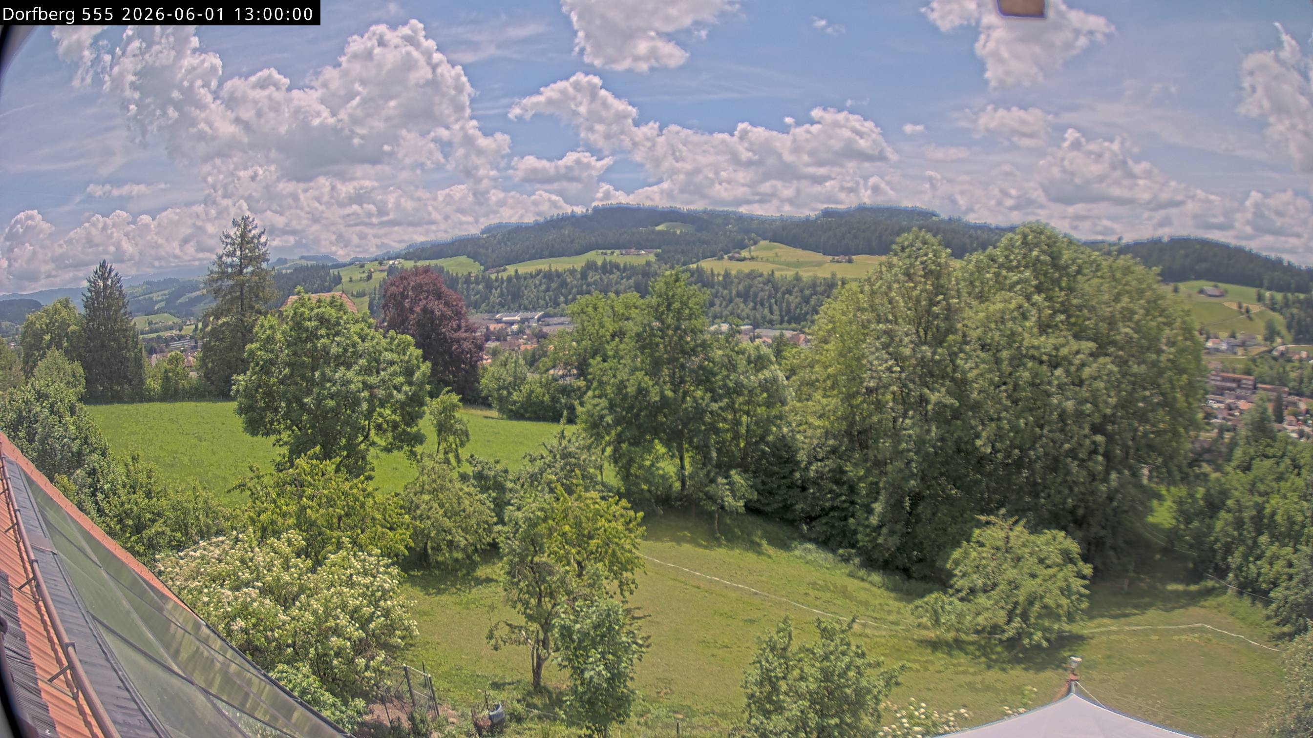 Webcam-Bild: Aussicht vom Dorfberg in Langnau 20260601-130000