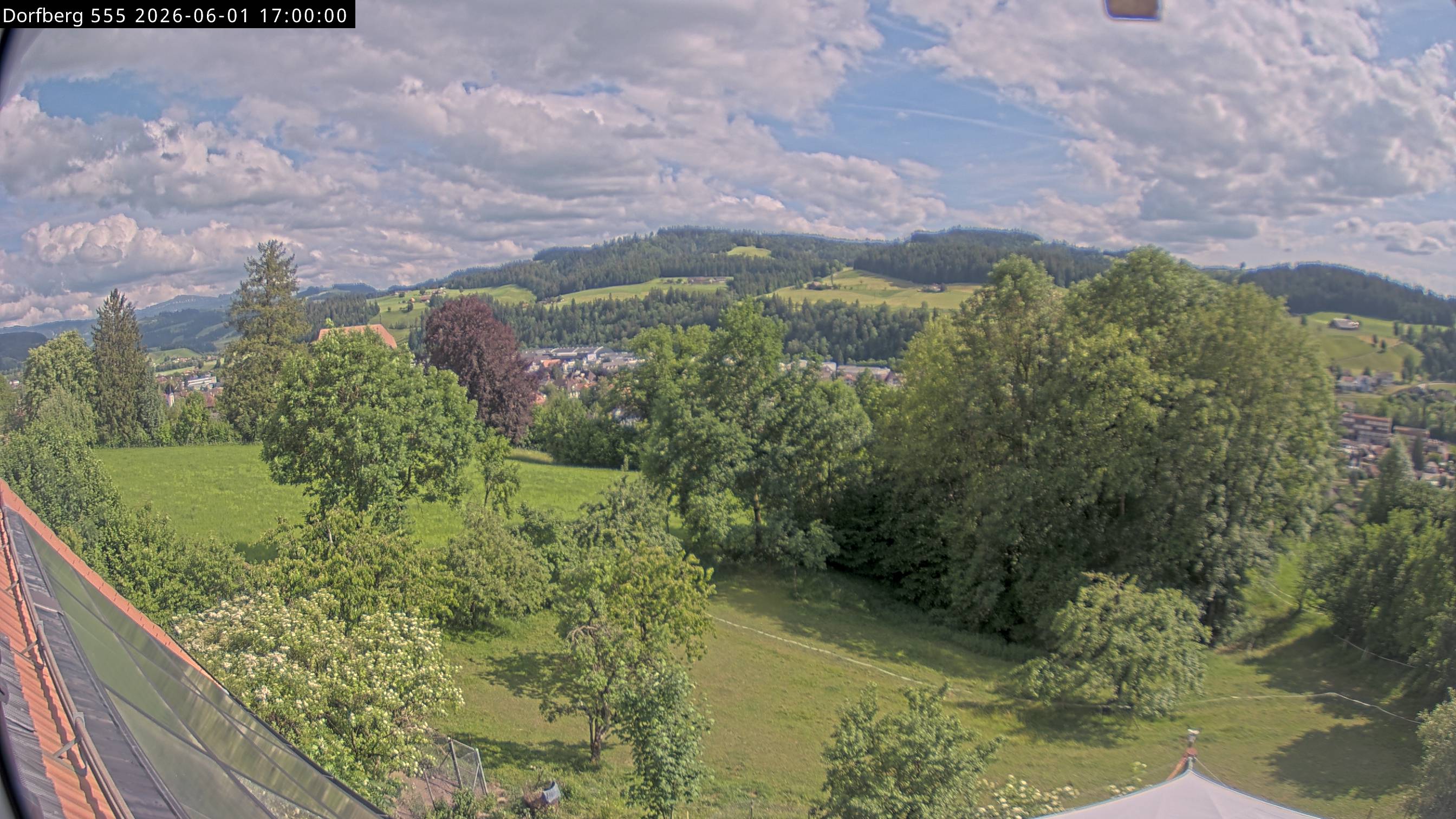 Webcam-Bild: Aussicht vom Dorfberg in Langnau 20260601-170000