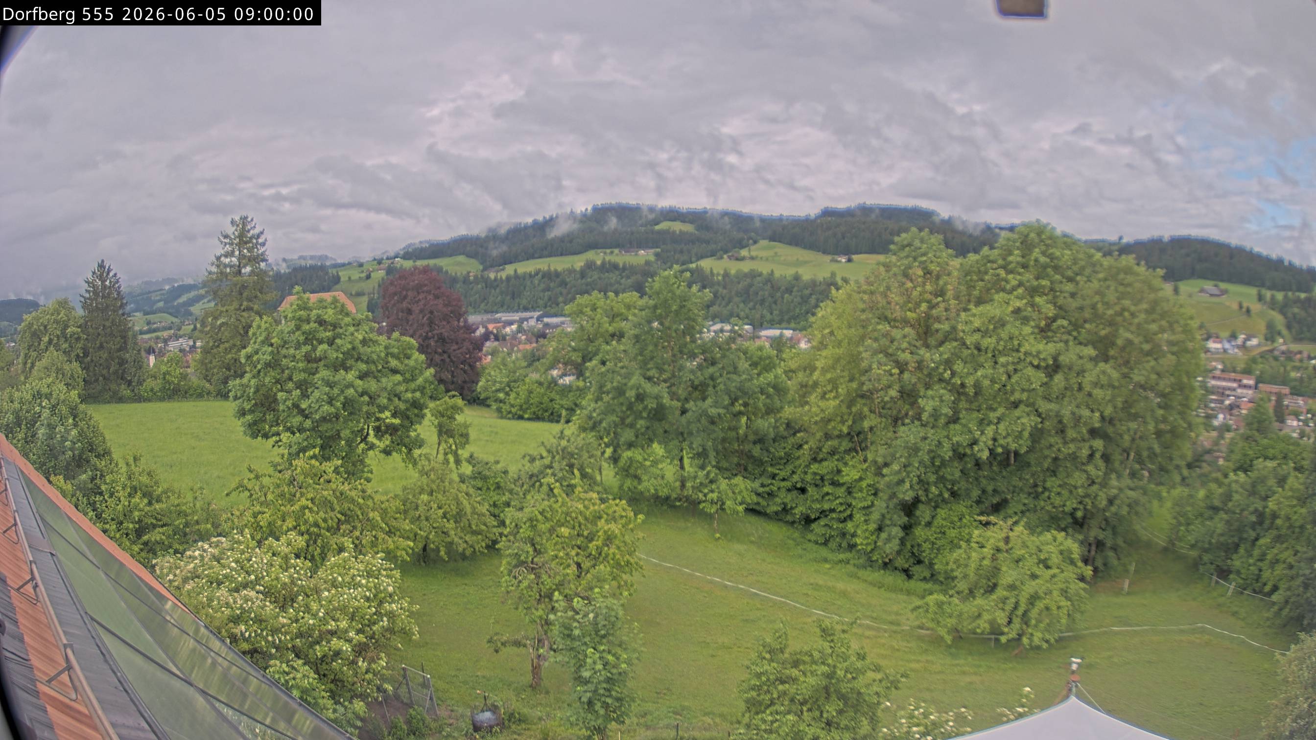Webcam-Bild: Aussicht vom Dorfberg in Langnau 20260605-090000