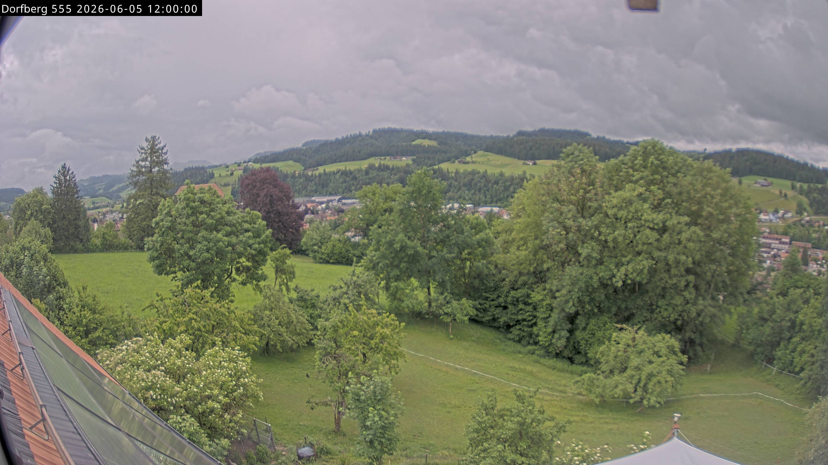 Webcam-Bild: Aussicht vom Dorfberg in Langnau 20260605-120000