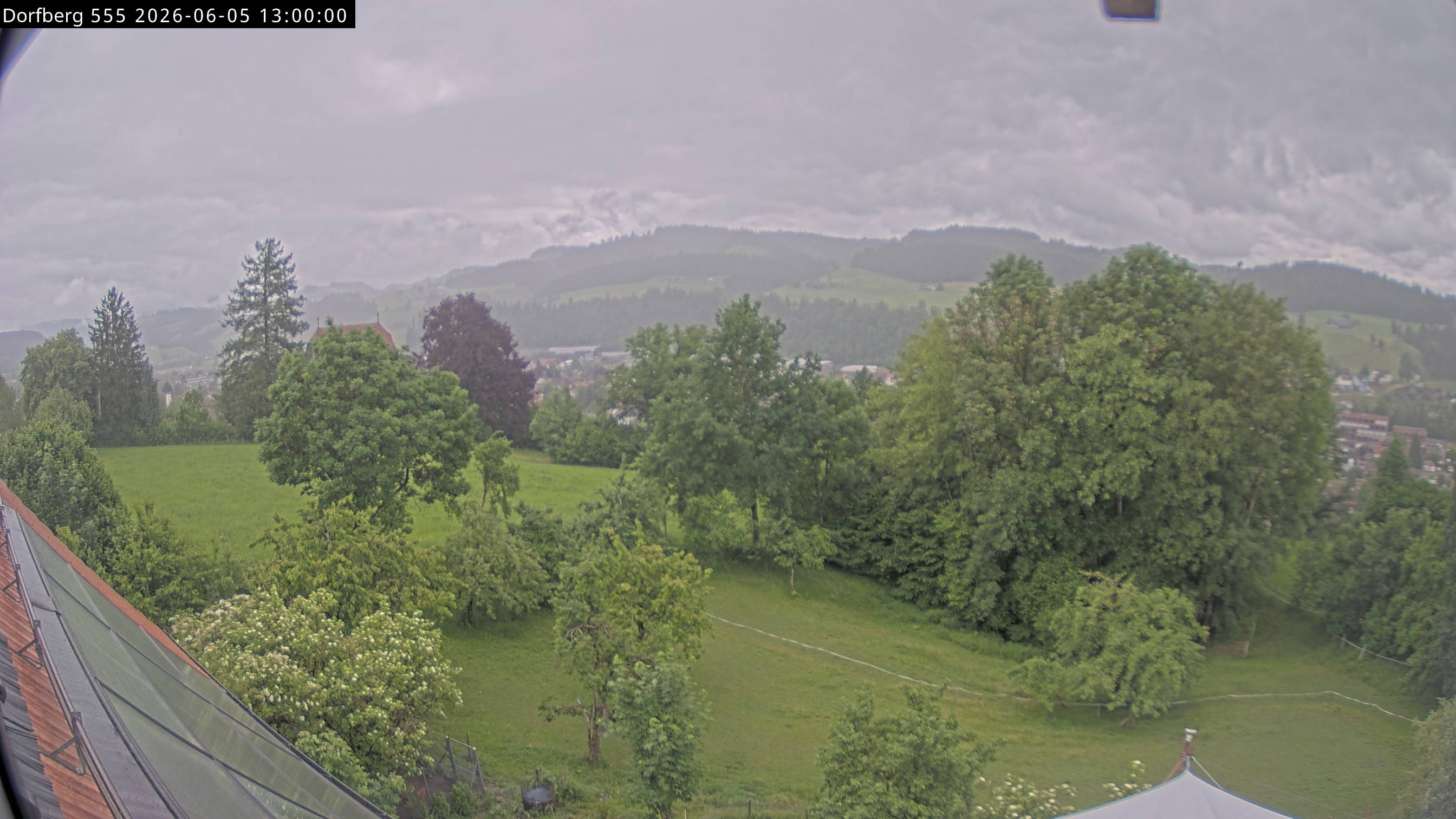 Webcam-Bild: Aussicht vom Dorfberg in Langnau 20260605-130000