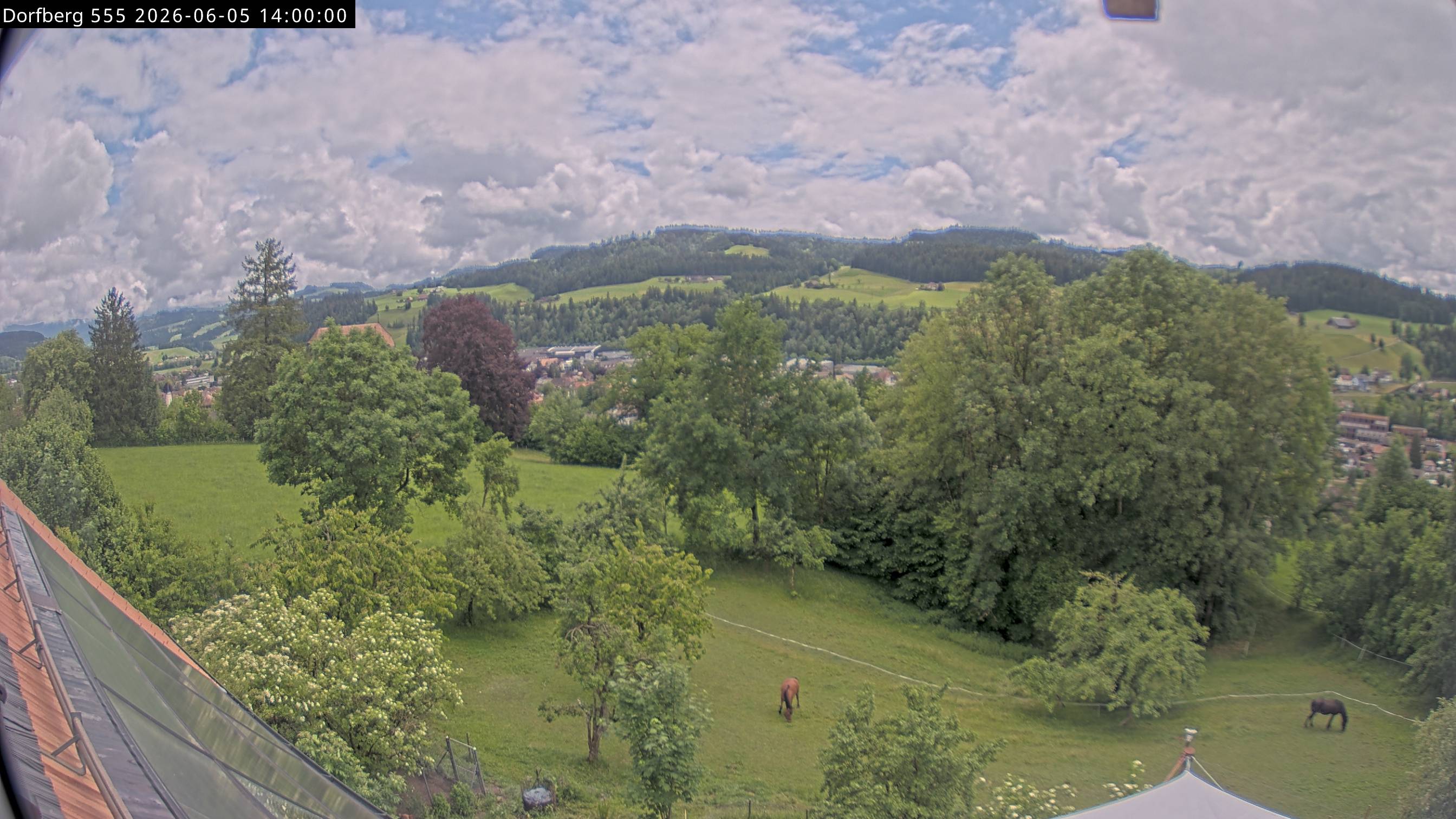Webcam-Bild: Aussicht vom Dorfberg in Langnau 20260605-140000