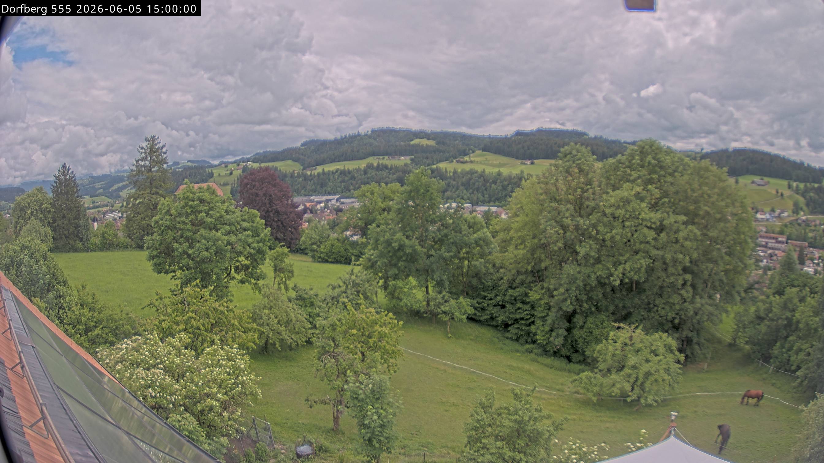 Webcam-Bild: Aussicht vom Dorfberg in Langnau 20260605-150000