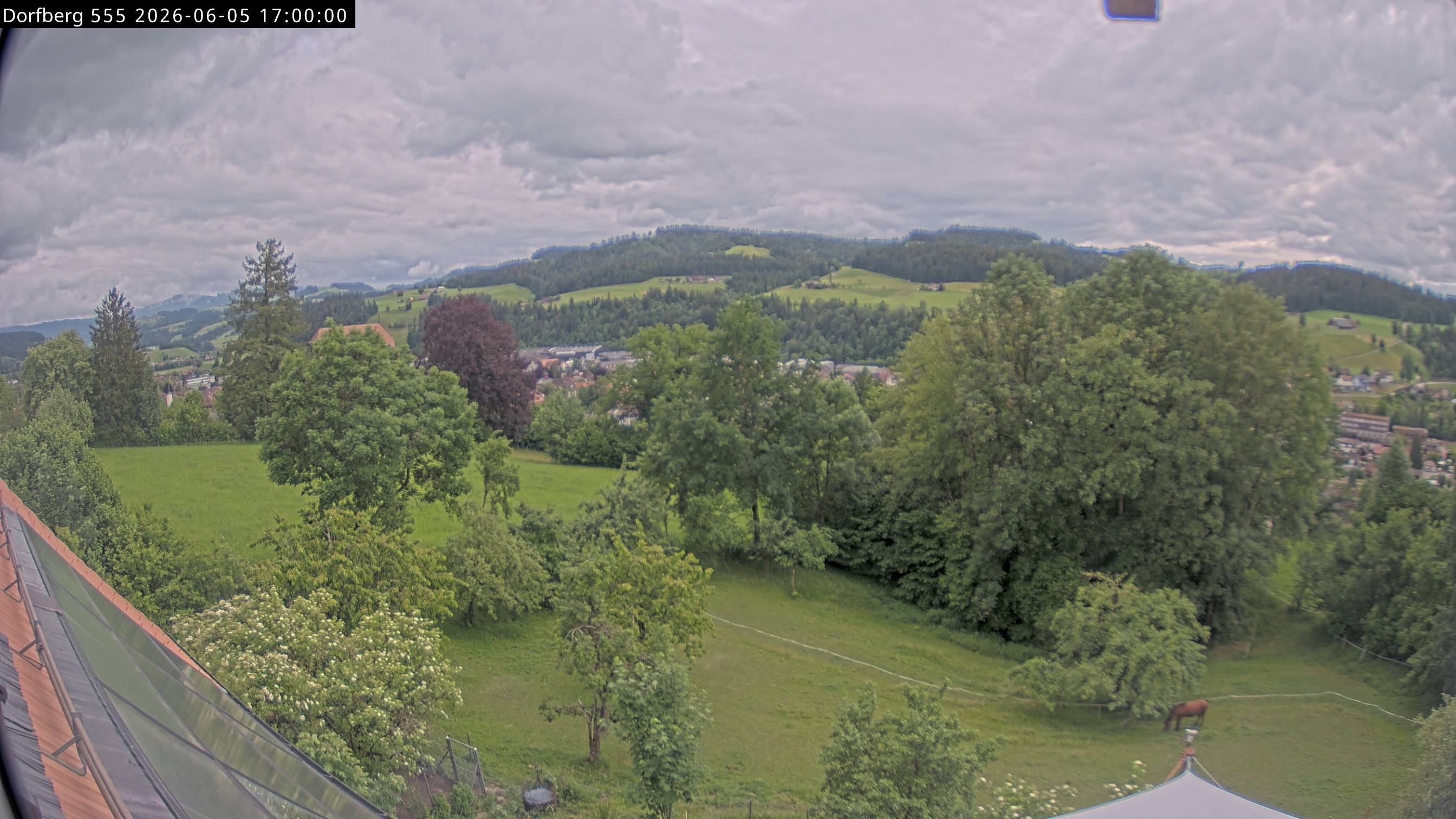 Webcam-Bild: Aussicht vom Dorfberg in Langnau 20260605-170000