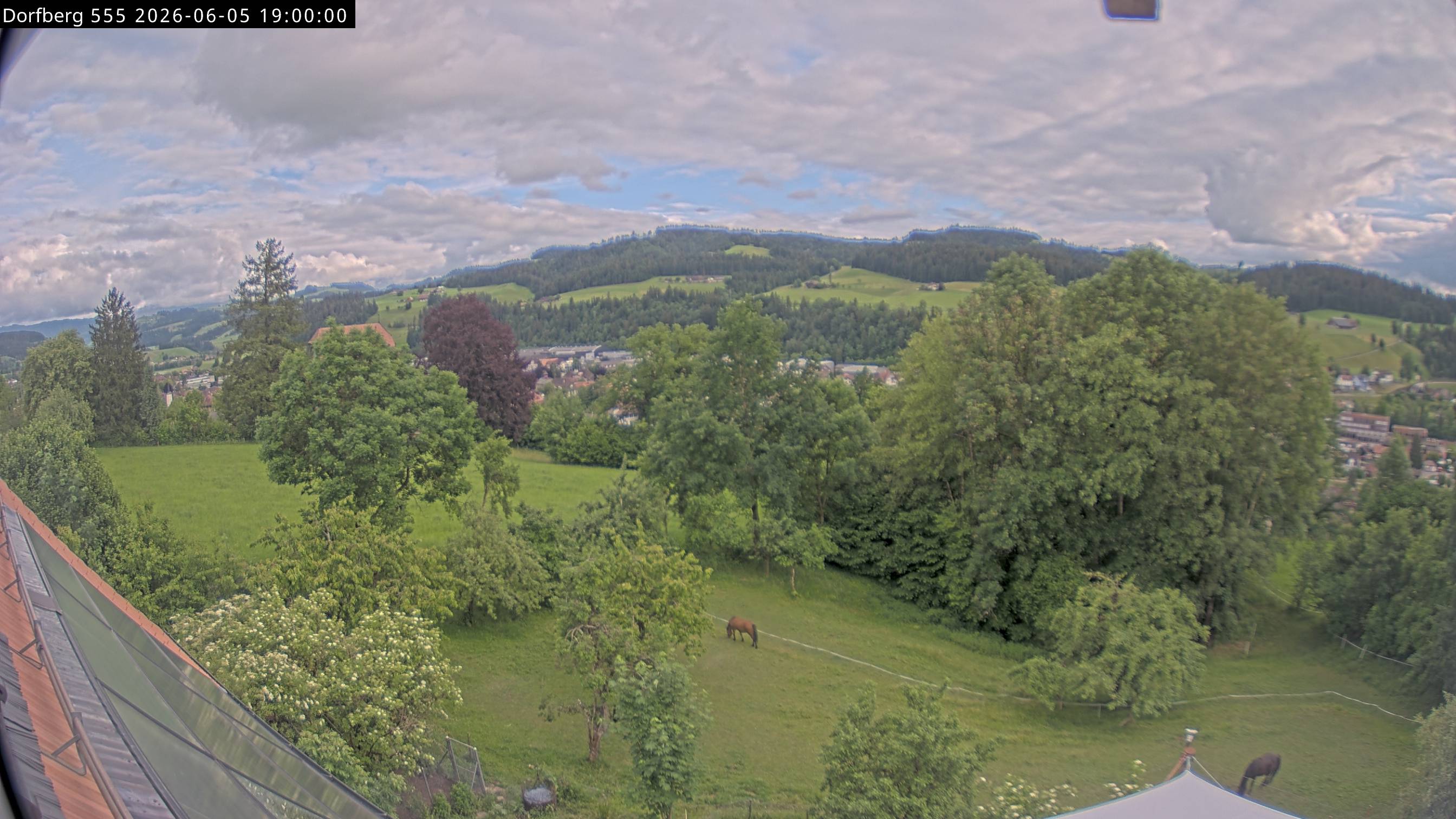 Webcam-Bild: Aussicht vom Dorfberg in Langnau 20260605-190000