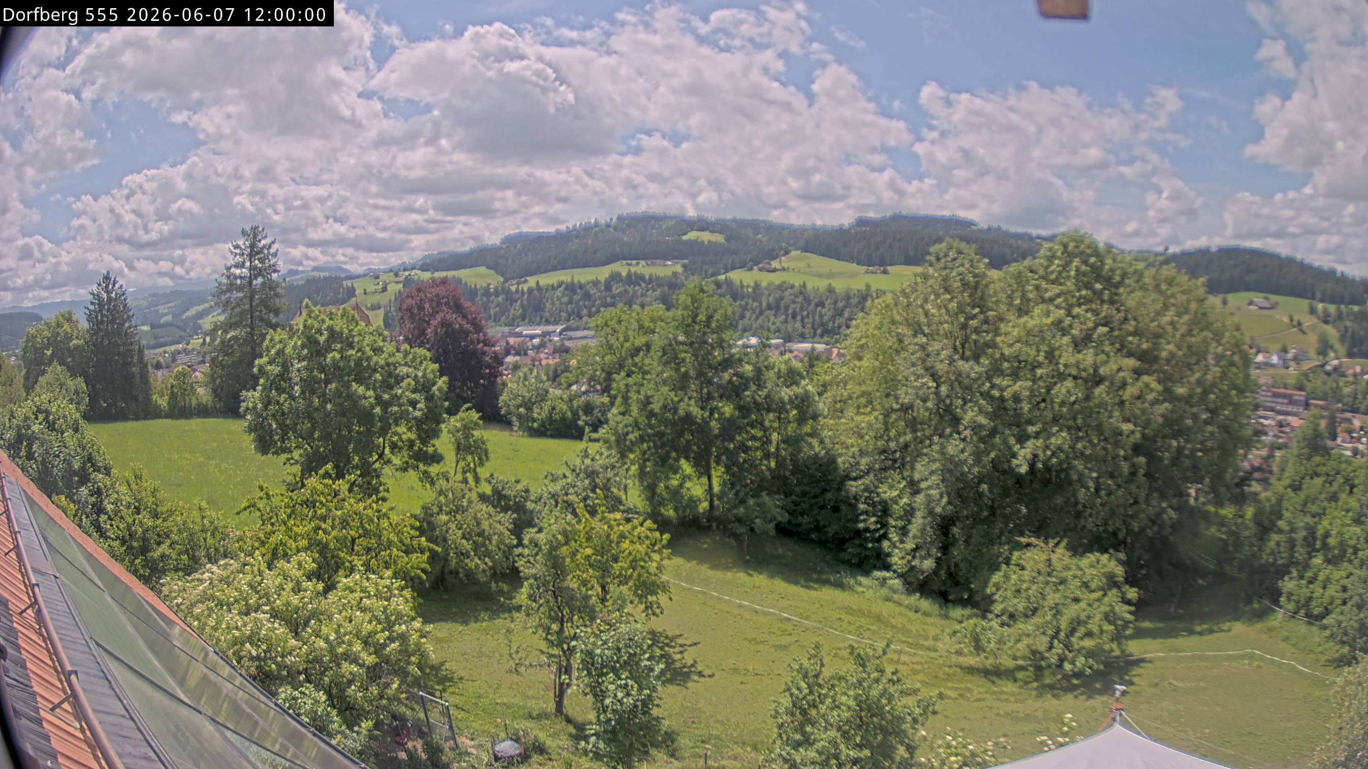 Webcam-Bild: Aussicht vom Dorfberg in Langnau 20260607-120000