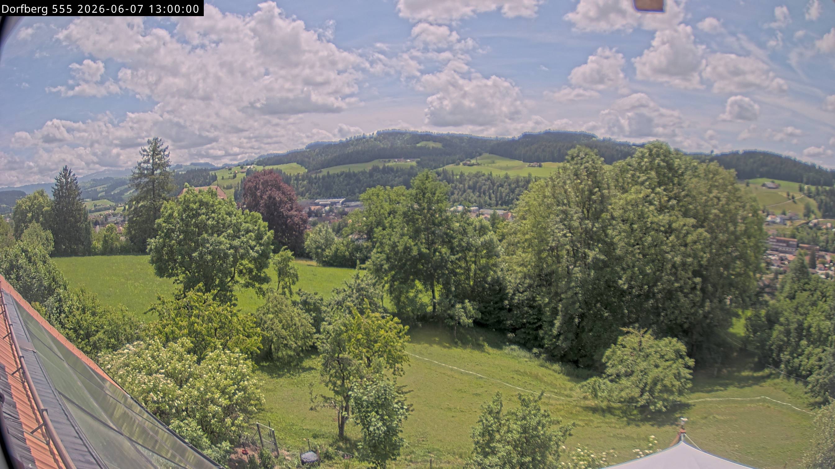 Webcam-Bild: Aussicht vom Dorfberg in Langnau 20260607-130000