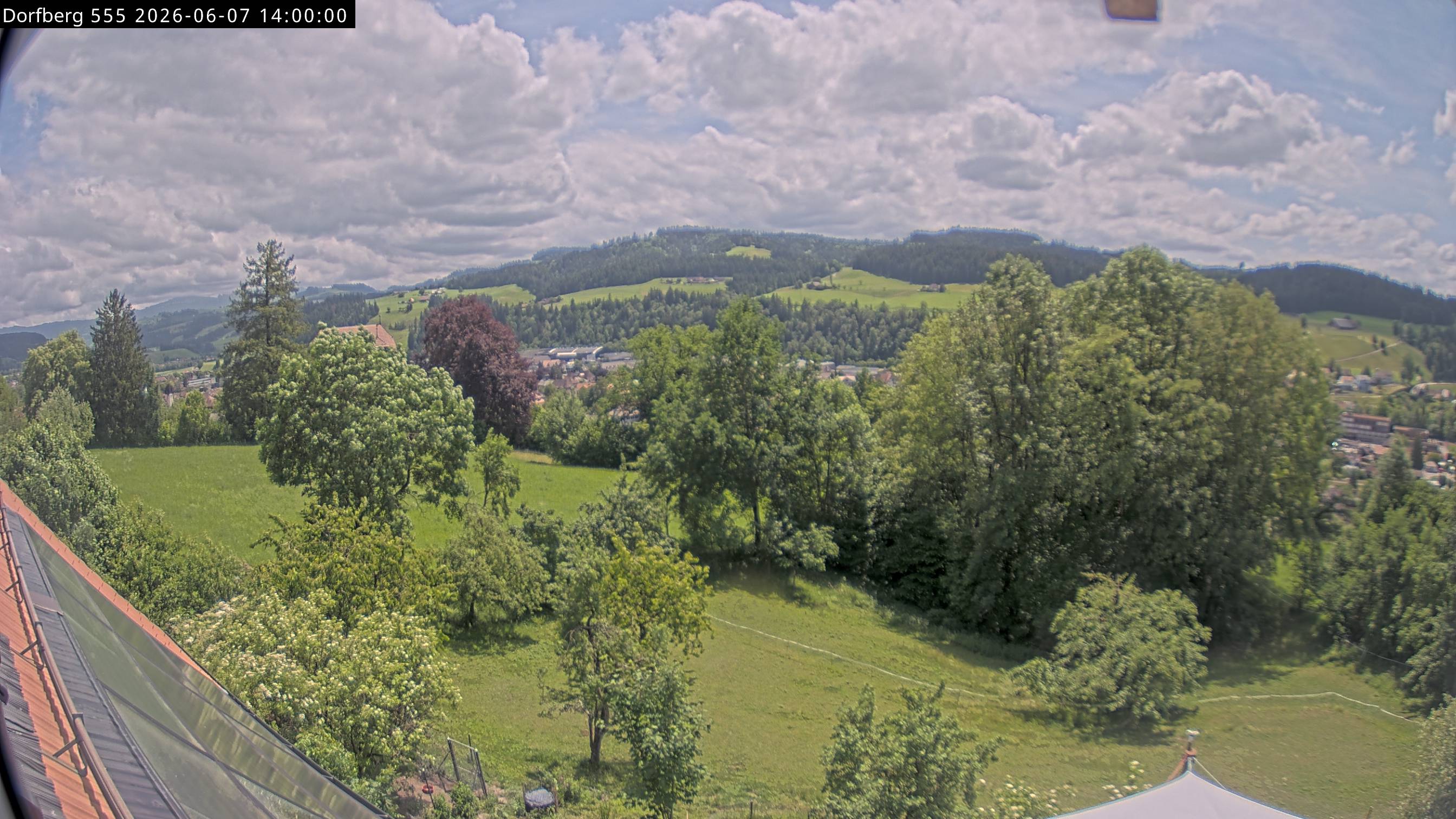 Webcam-Bild: Aussicht vom Dorfberg in Langnau 20260607-140000