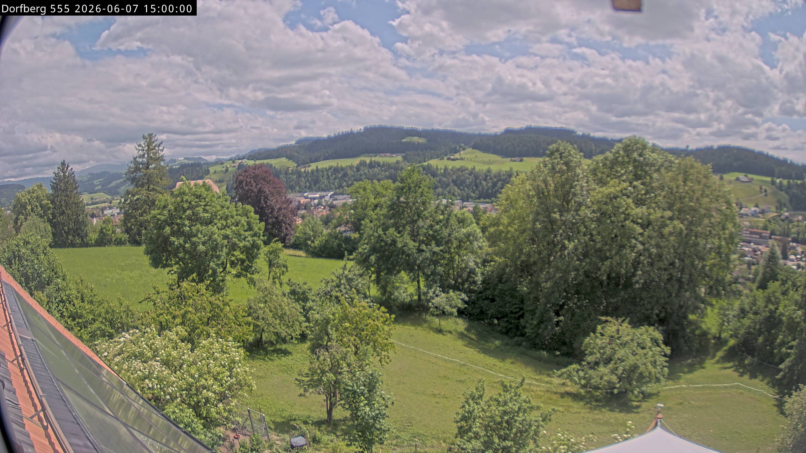 Webcam-Bild: Aussicht vom Dorfberg in Langnau 20260607-150000